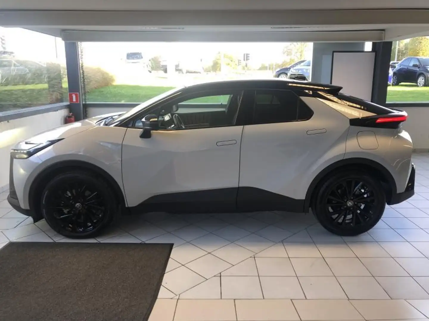 Toyota C-HR GR Sport Grijs - 2
