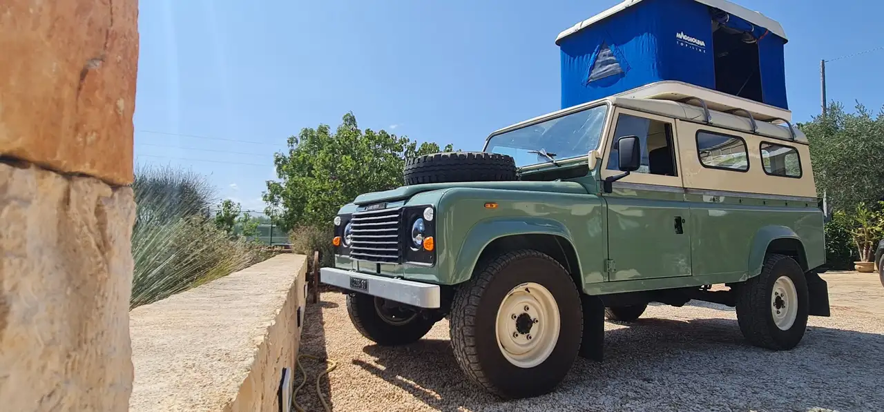 Land Rover Defender 110 2.5 Hard Top, foto 1