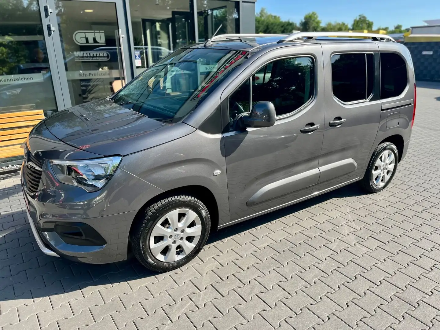 Opel Combo Life E Innovation Navi kamera AHK SHZ Pano Grau - 1