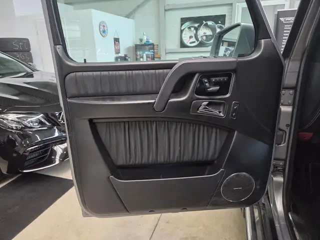 Mercedes-Benz G 500 view 16