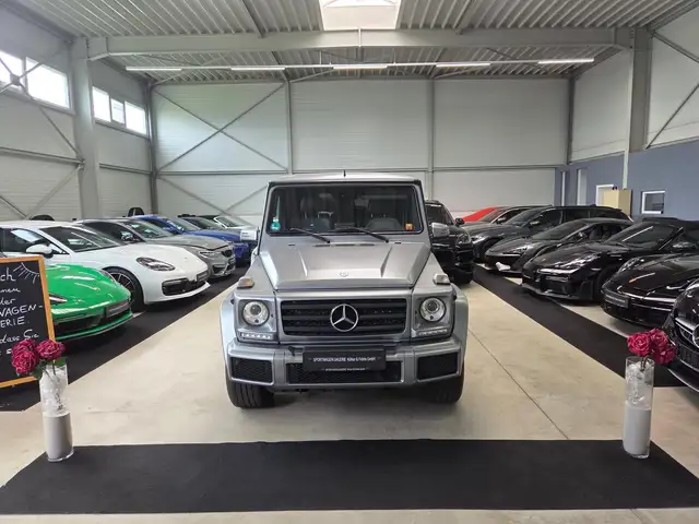 Mercedes-Benz G 500 view 2