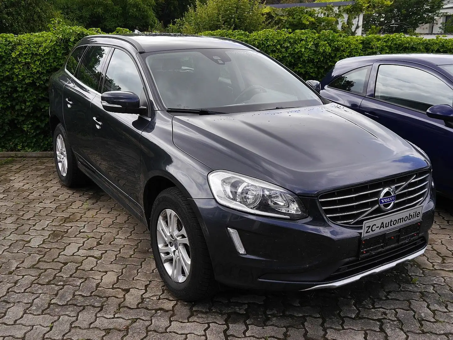 Volvo XC60 XC60 Momentum 2WD - Nav - SHZ - PDC - AHK Grau - 1