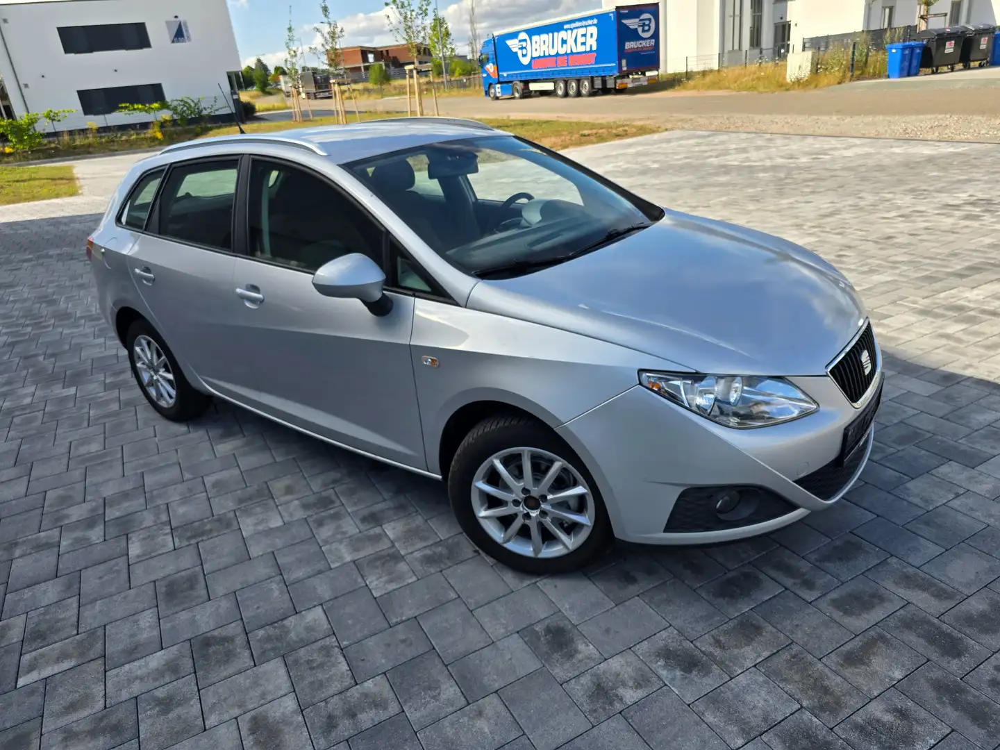 SEAT Ibiza Style Grau - 1