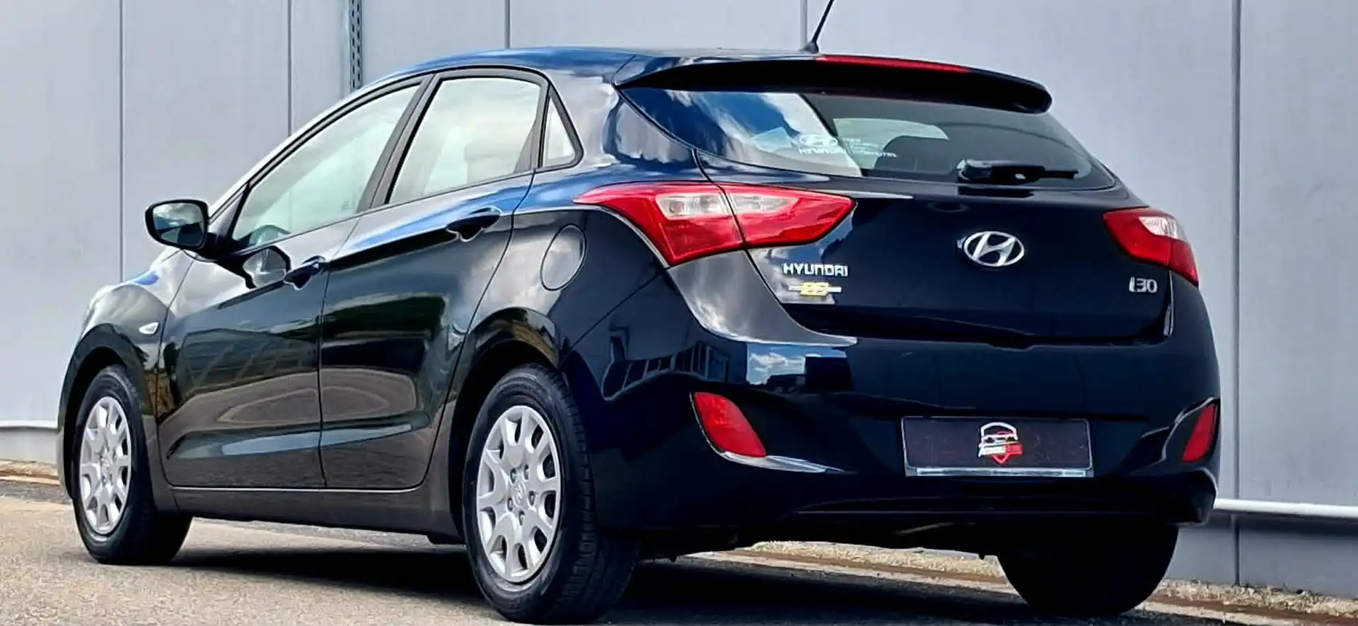 Hyundai i30 i30 1,4 CVVT Europe Pickerl 11/2026+4 Schwarz - 2