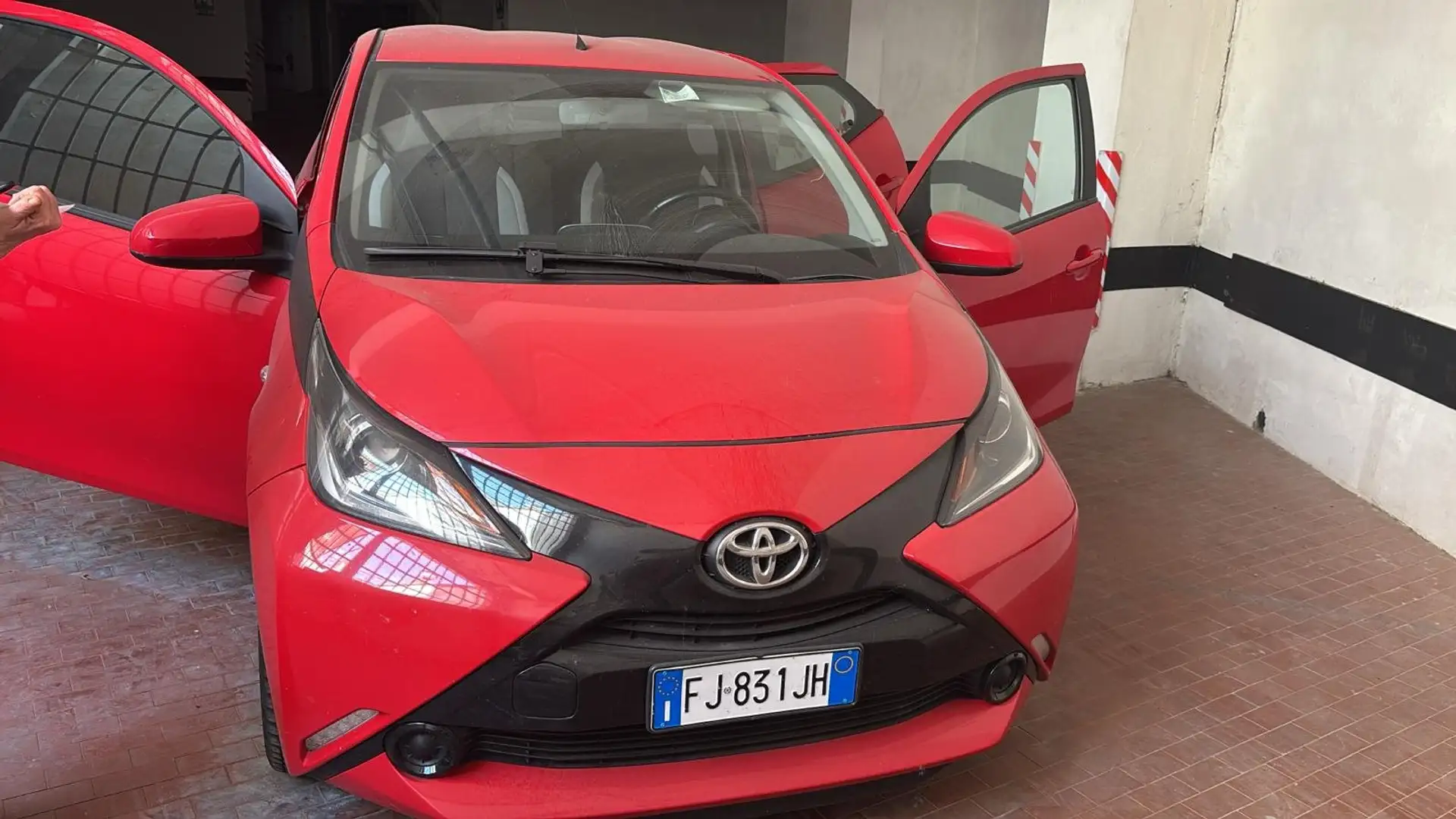 Toyota Aygo Aygo II 2014 5p 1.0 x-cite my15 Roşu - 1