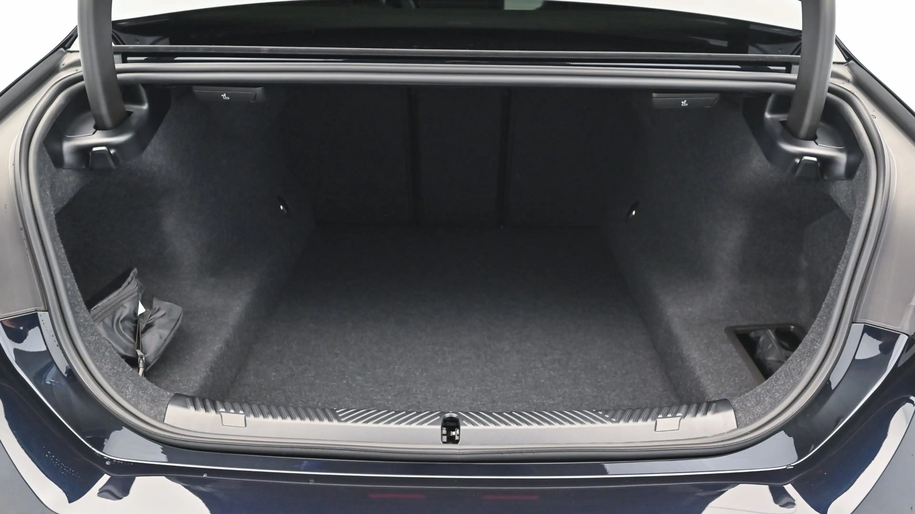 BMW 540 d xDrive *M-Paket Pro/M-Sitze/Sitzbelüftung/360°/Innovationspaket/Bower&Wilkins/Pano/DA-Prof.* — photo 11