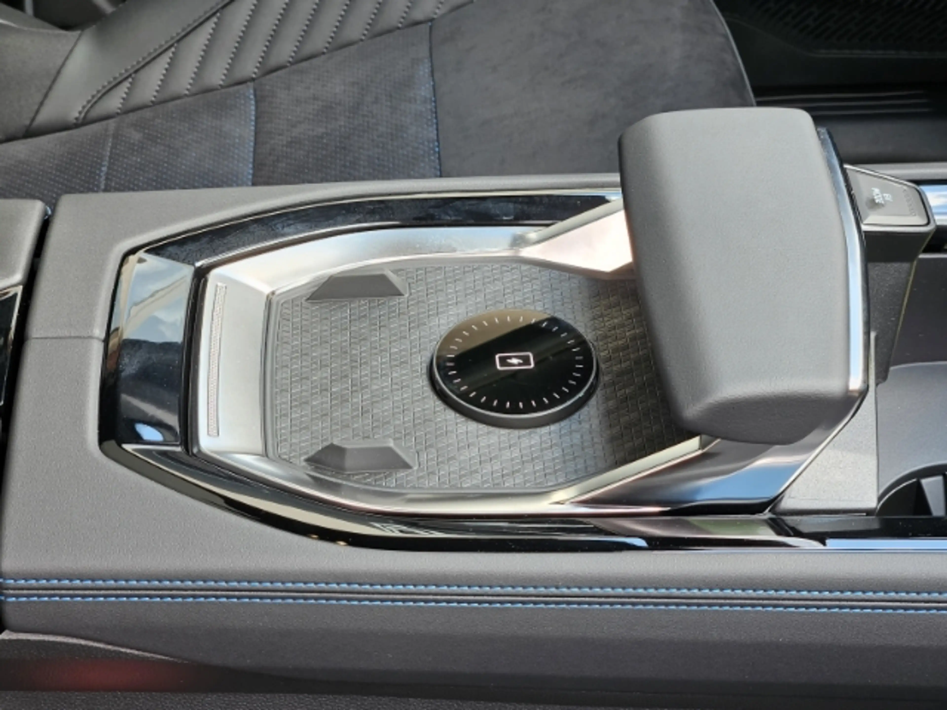 Renault Rafale 300 E-Tech Plug-in Hybrid 4x4 Atelier Alpine HUD P — photo 10