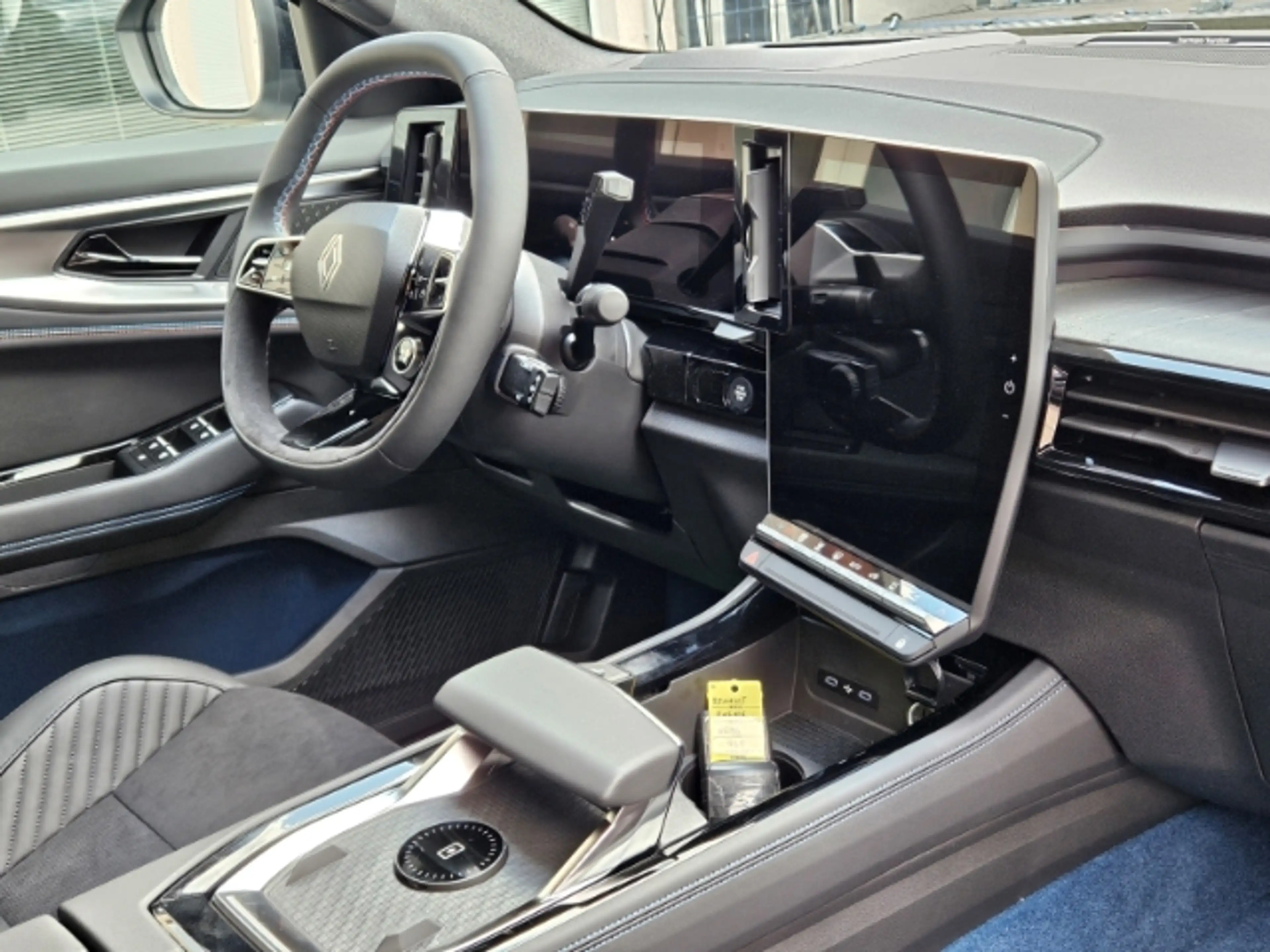 Renault Rafale 300 E-Tech Plug-in Hybrid 4x4 Atelier Alpine HUD P — photo 9