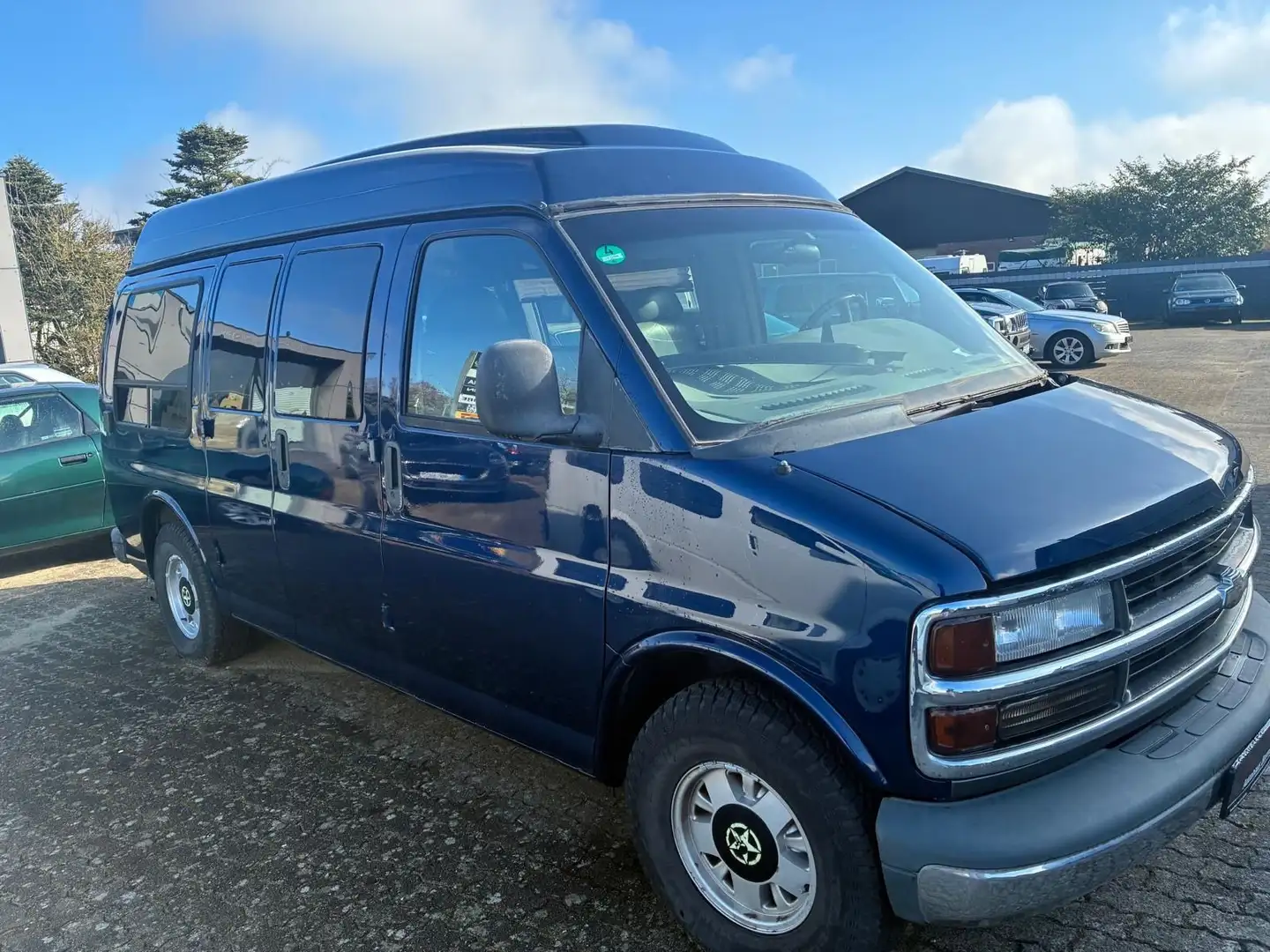 GMC Savana Express 5,7 V8 Blau - 1