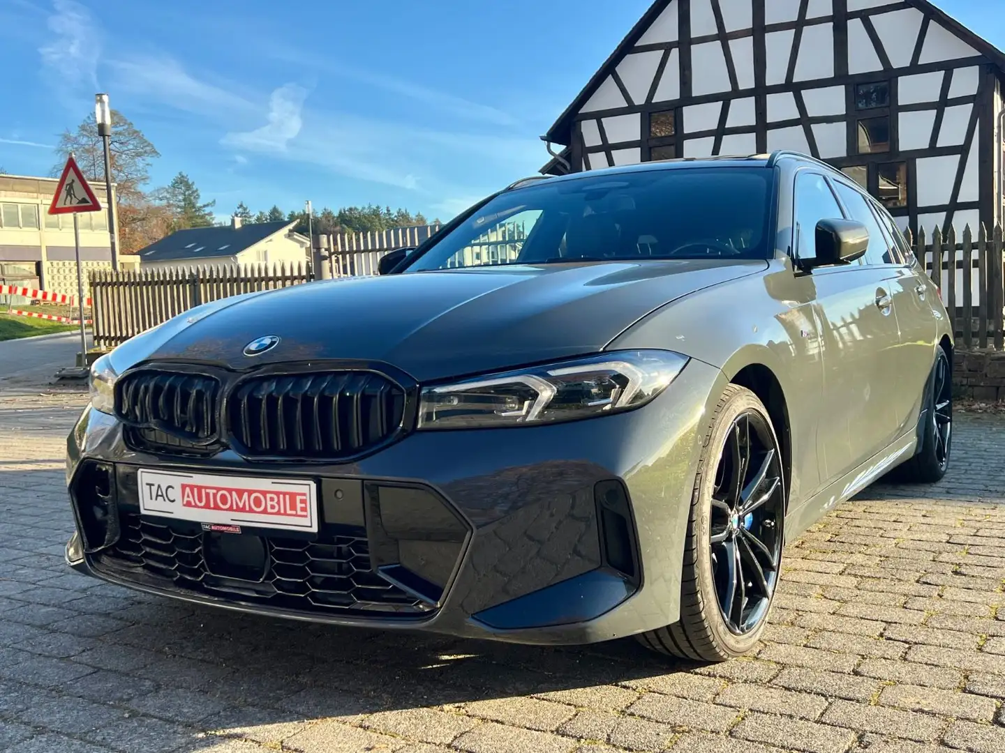 BMW 330 d xDri M Sport LASER*PANO*DriveProf*LEDER*H&K Grau - 2