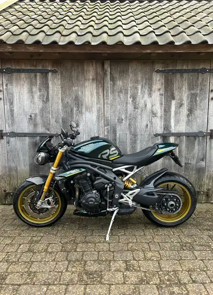 Triumph Speed Triple 1200 RS - foto 2