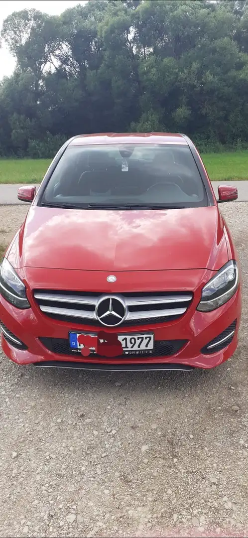Mercedes-Benz B 180 d BlueEFFICIENCY Edition Rot - 1