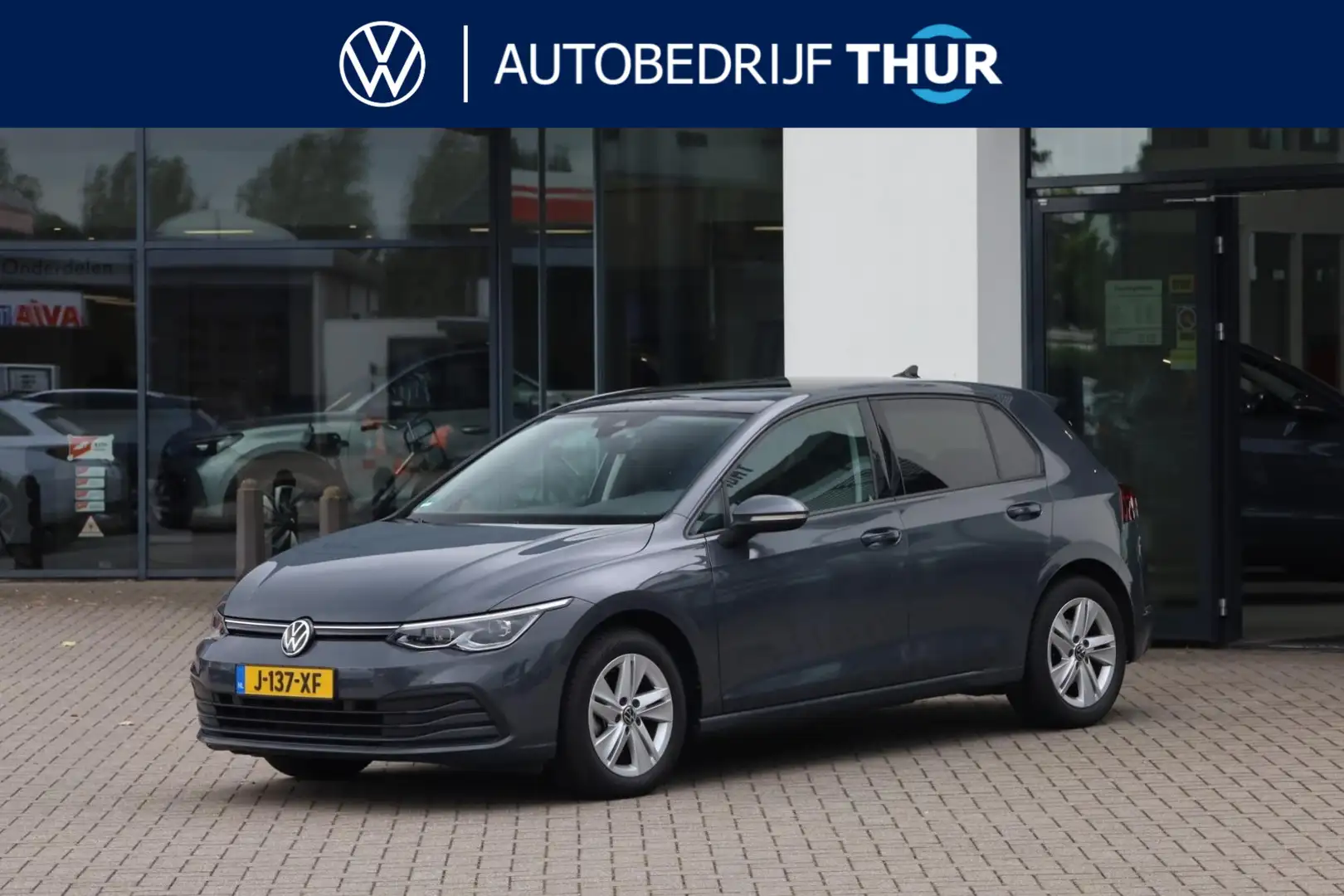 Volkswagen Golf 1.5 TSI Life Business 130PK / 96kW, NL auto 1e eig Grijs - 1