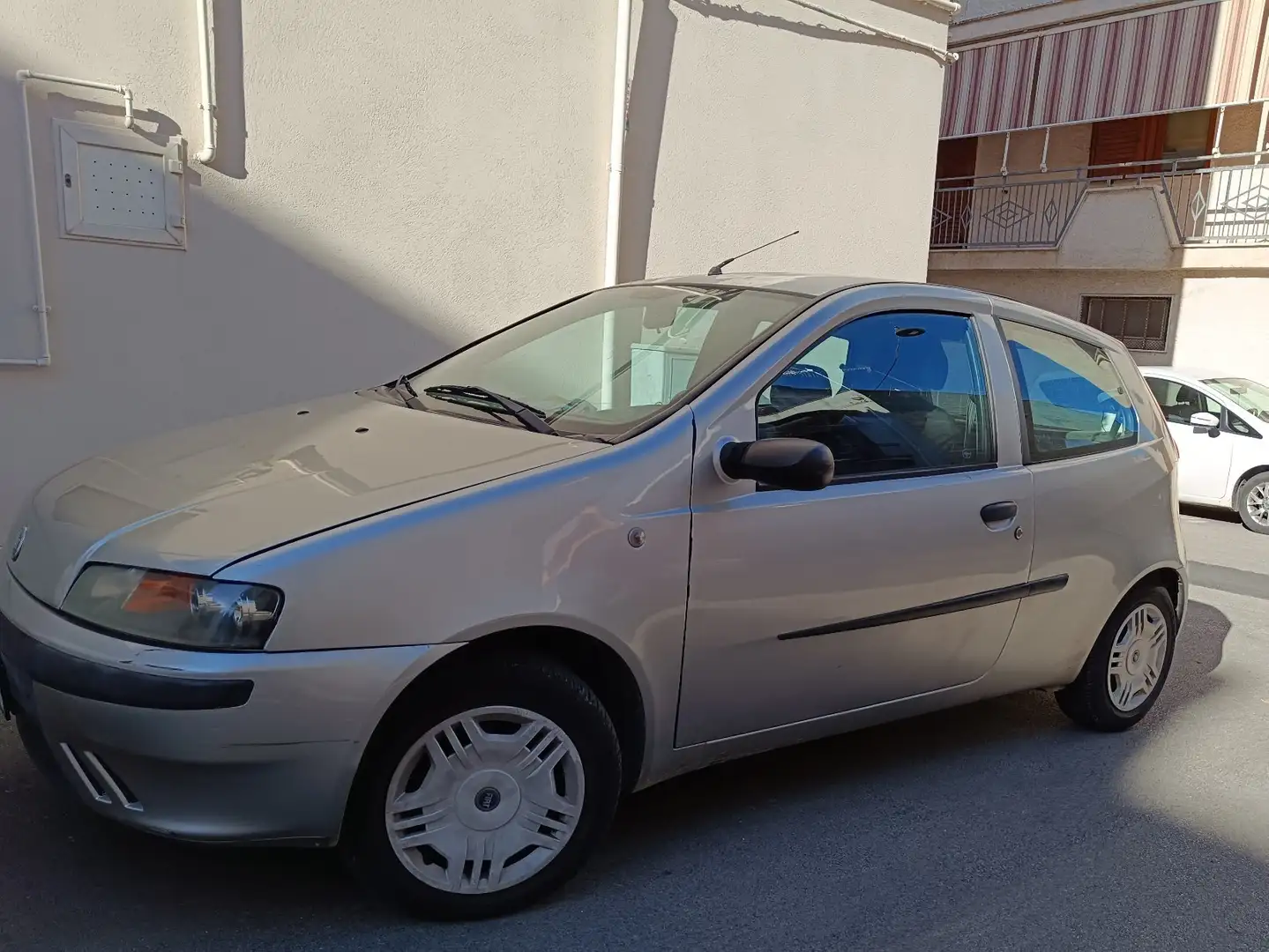 Fiat Punto 3p 1.2 EL Gri - 1