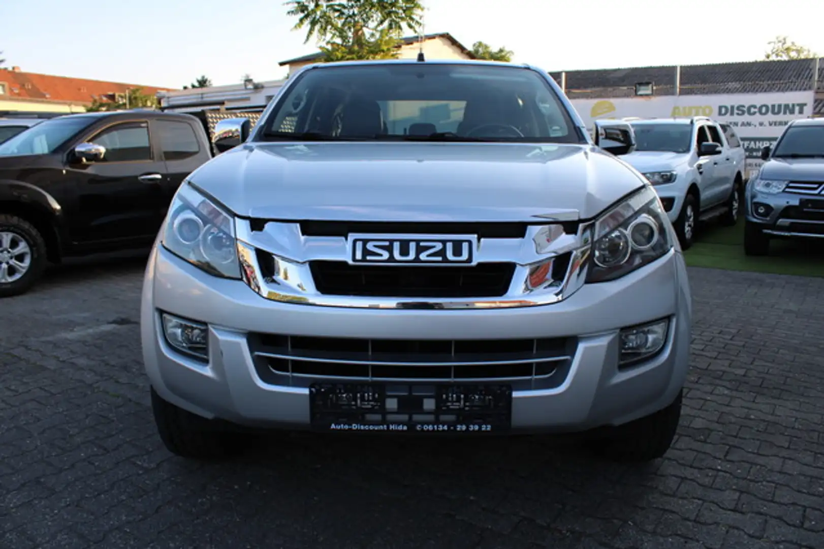 Isuzu D-Max Double Cab Premium 4WD *Klima*Leder*Sehr gepflegt* Plateado - 2