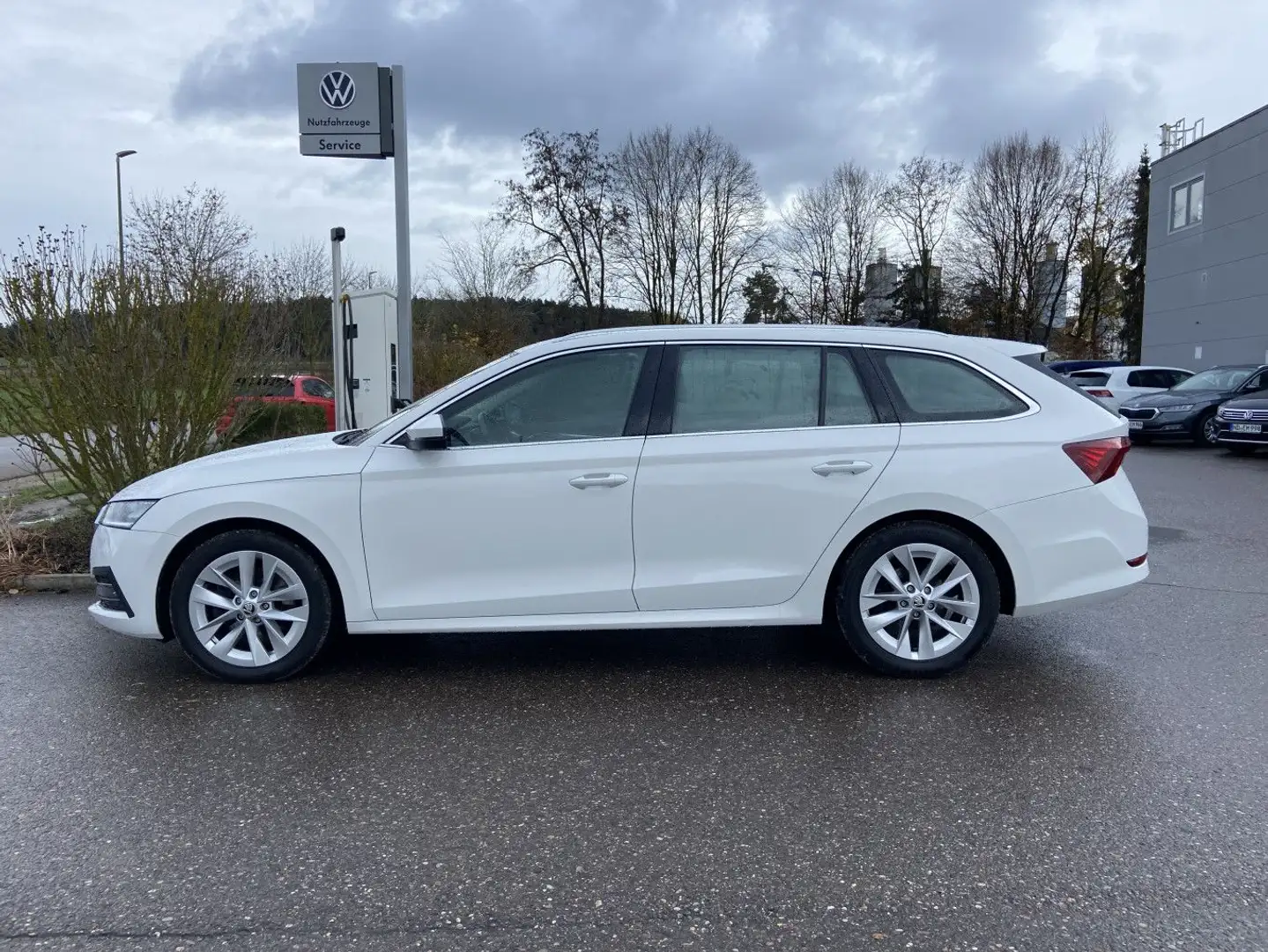 Skoda Octavia Combi 2.0 TDI DSG 4x4 Style 17"+SPORTFAH Weiß - 2