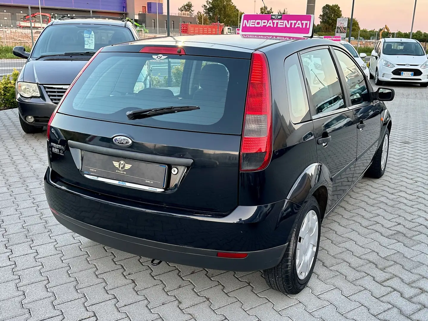 Ford Fiesta 1.2 16V 75CV 5porte Ghia+Unico-Prop.+ Neopatentato Zwart - 2
