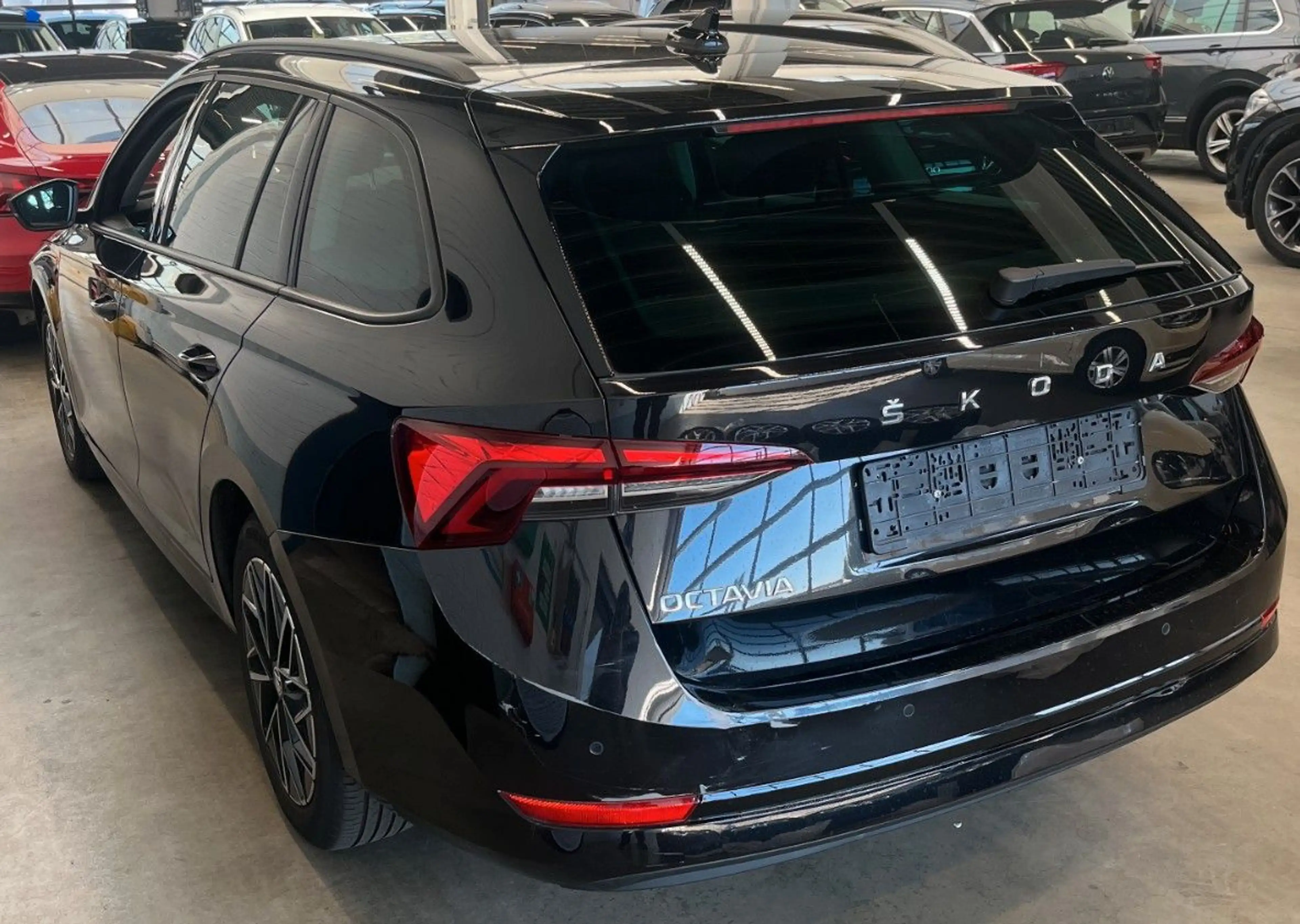 Skoda Octavia 2.0 TDI Combi Ambition Navi LED ACC 1.H — photo 2