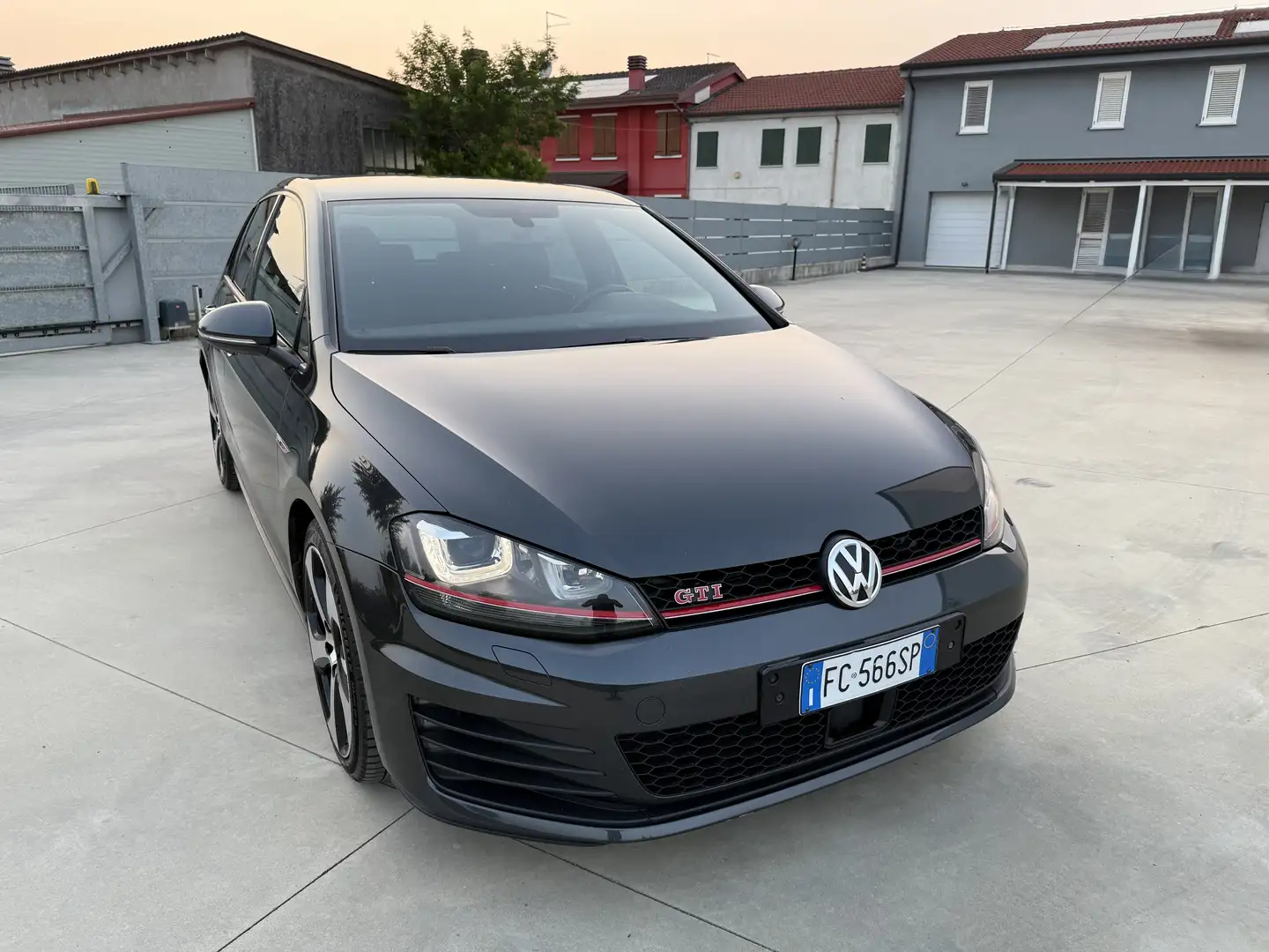 Volkswagen Golf GTI 5p 2.0 tsi Performance Grigio - 2