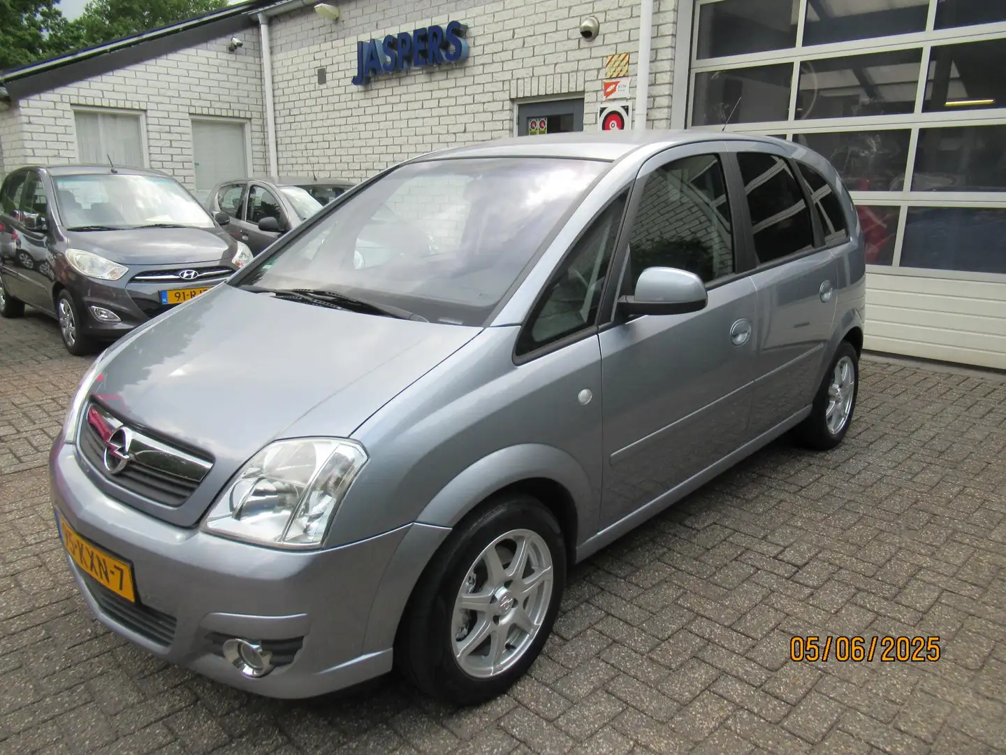 Opel Meriva 1.6-16V Cosmo Grau - 1