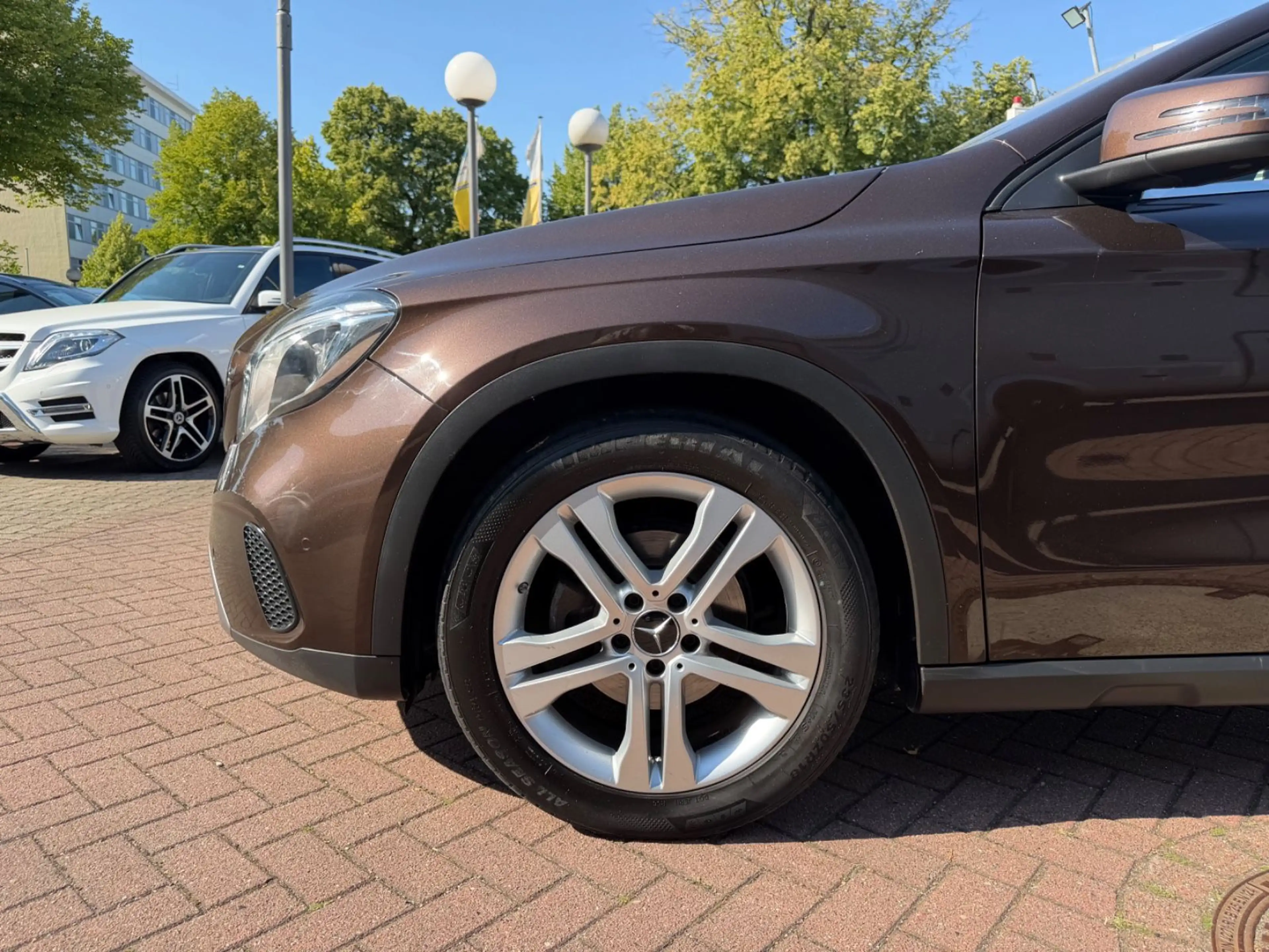 Mercedes-Benz GLA 200 d 2H URBAN LED NAV COMAND TOTW E.HECK AHK — photo 4