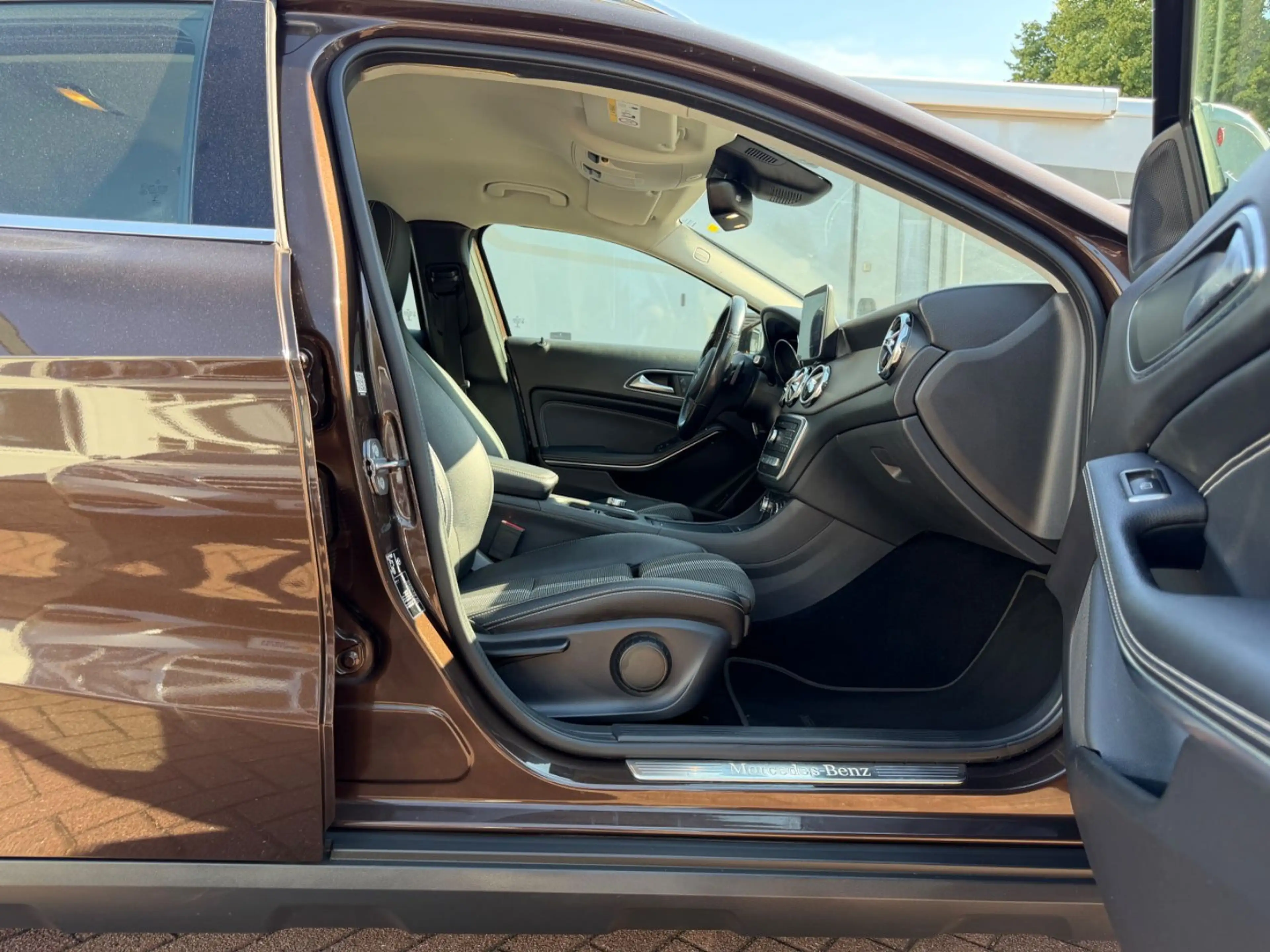 Mercedes-Benz GLA 200 d 2H URBAN LED NAV COMAND TOTW E.HECK AHK — photo 11
