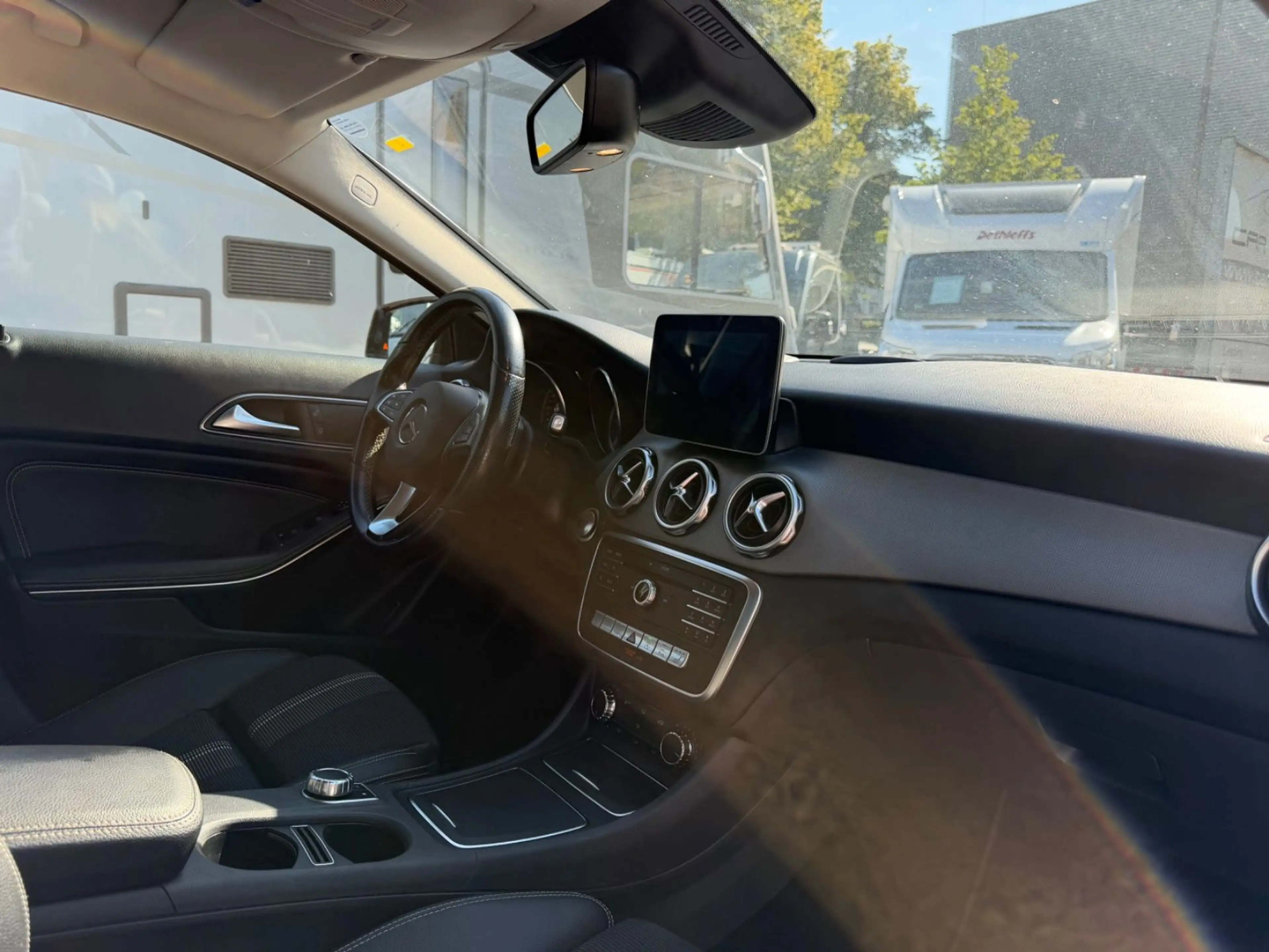 Mercedes-Benz GLA 200 d 2H URBAN LED NAV COMAND TOTW E.HECK AHK — photo 13