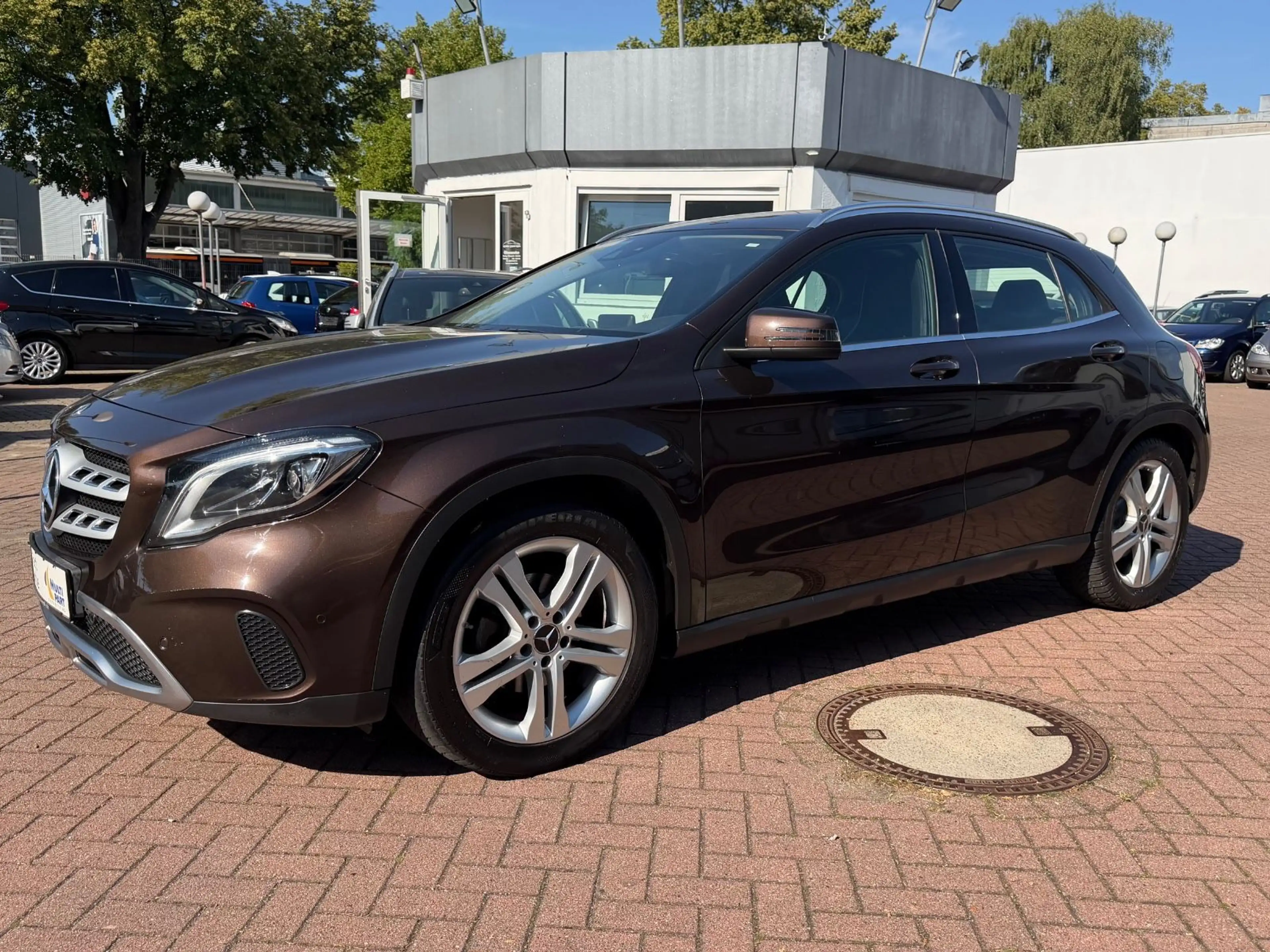 Mercedes-Benz GLA 200 d 2H URBAN LED NAV COMAND TOTW E.HECK AHK — photo 3