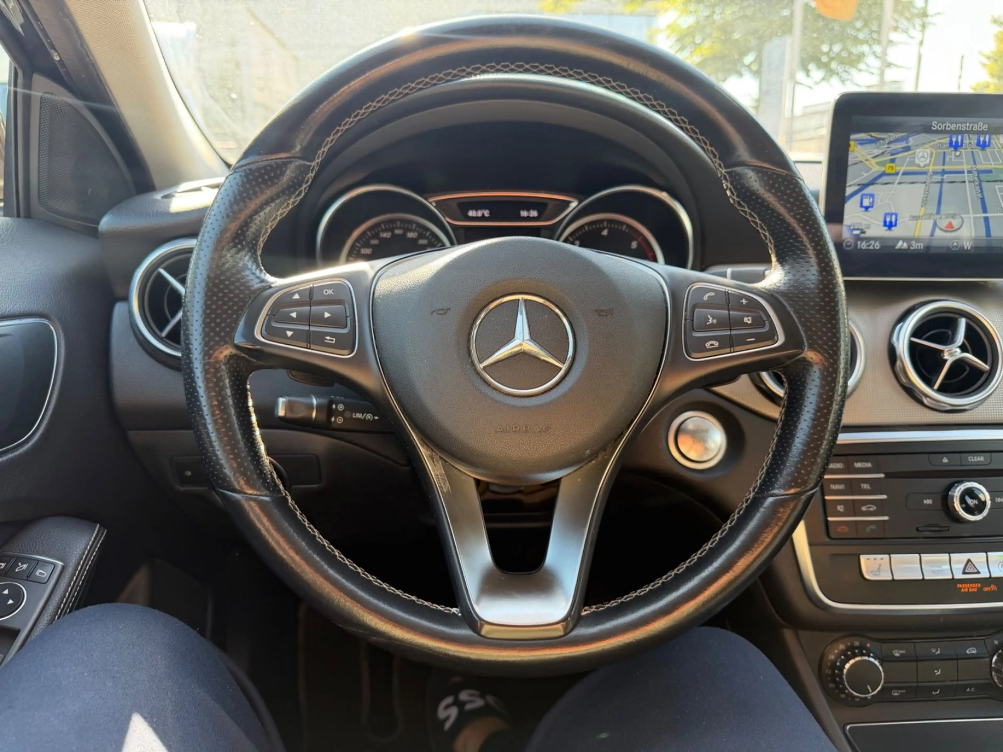 Mercedes-Benz GLA 200 d 2H URBAN LED NAV COMAND TOTW E.HECK AHK — photo 14
