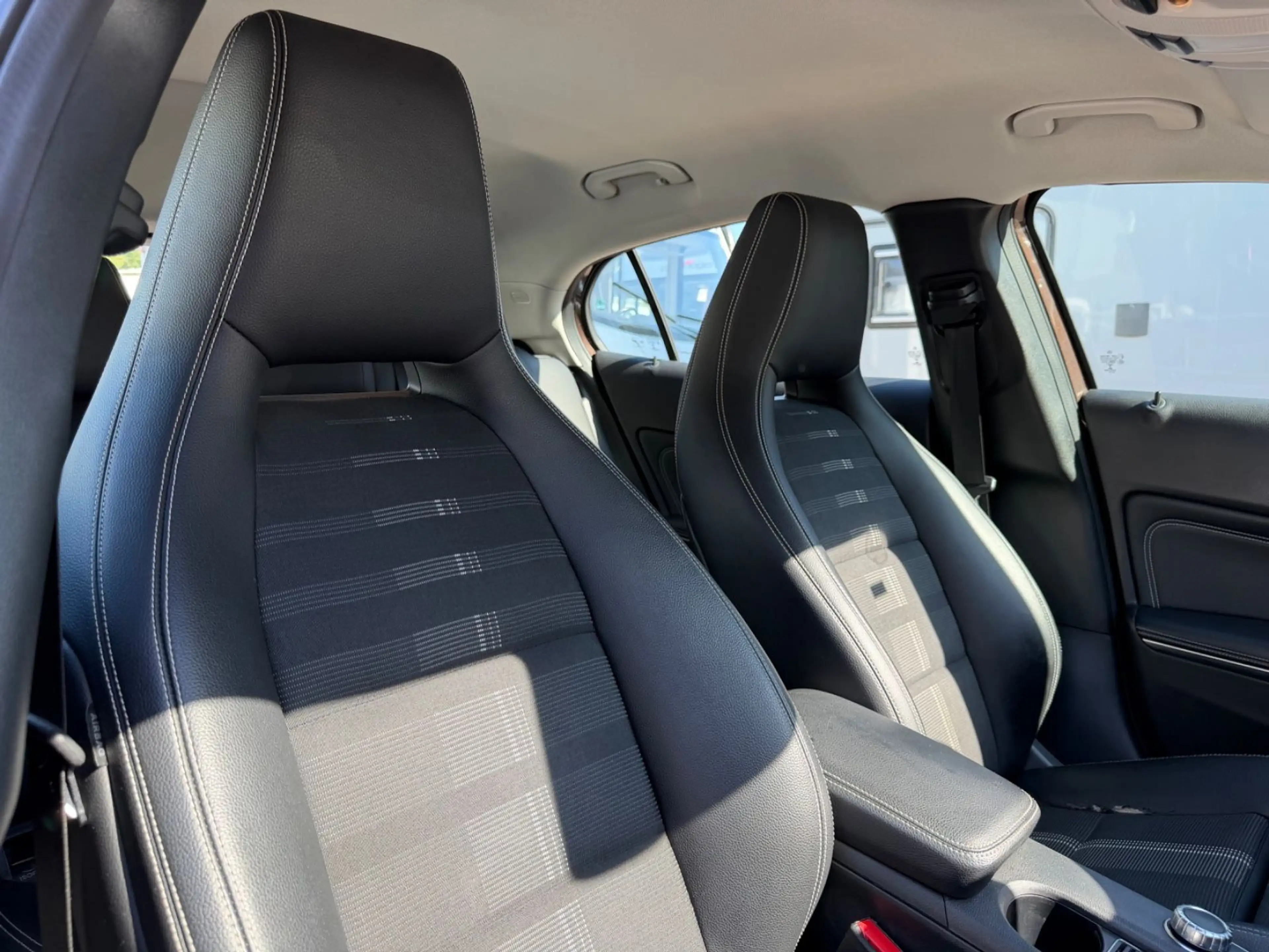 Mercedes-Benz GLA 200 d 2H URBAN LED NAV COMAND TOTW E.HECK AHK — photo 12