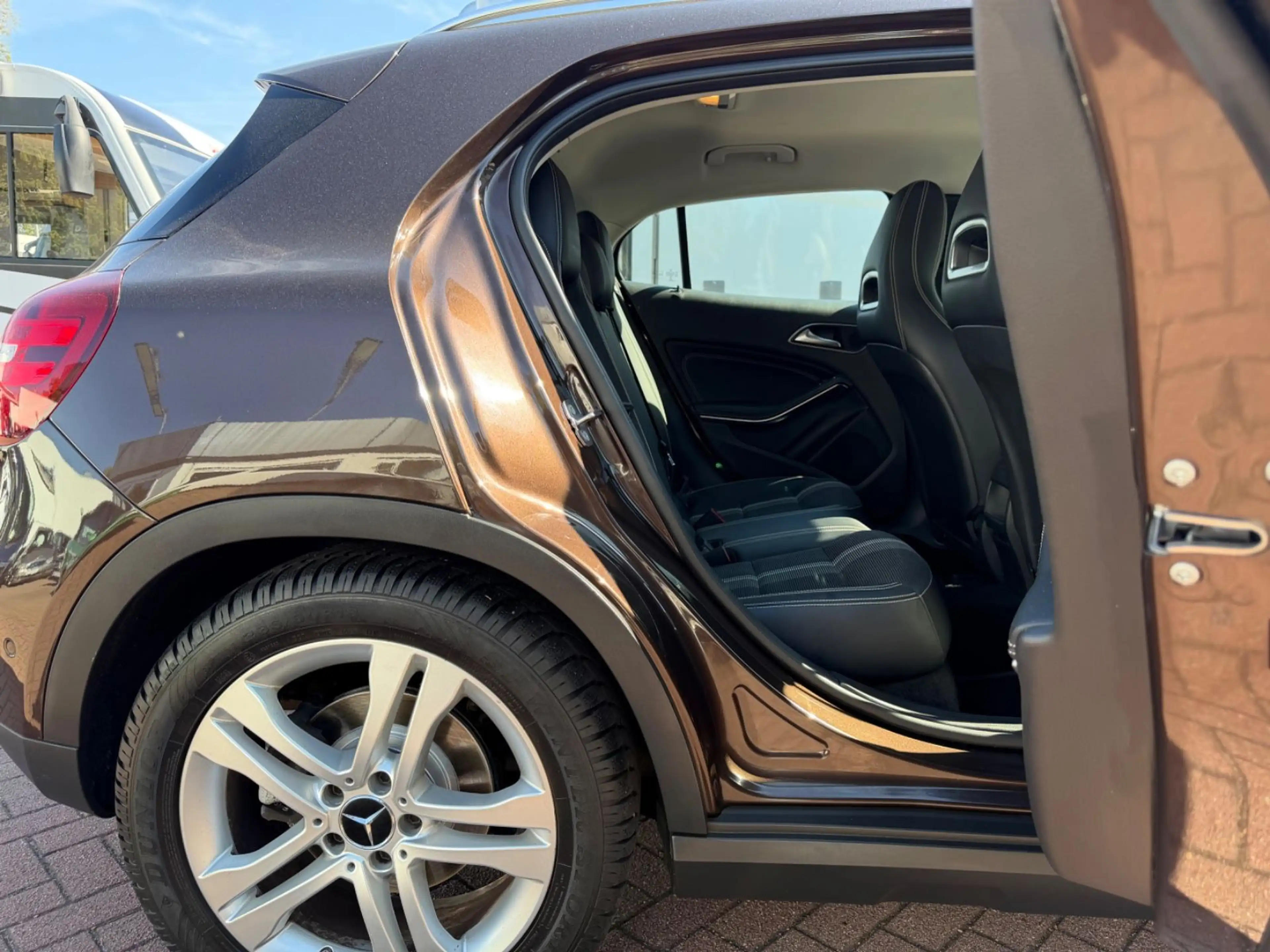 Mercedes-Benz GLA 200 d 2H URBAN LED NAV COMAND TOTW E.HECK AHK — photo 10