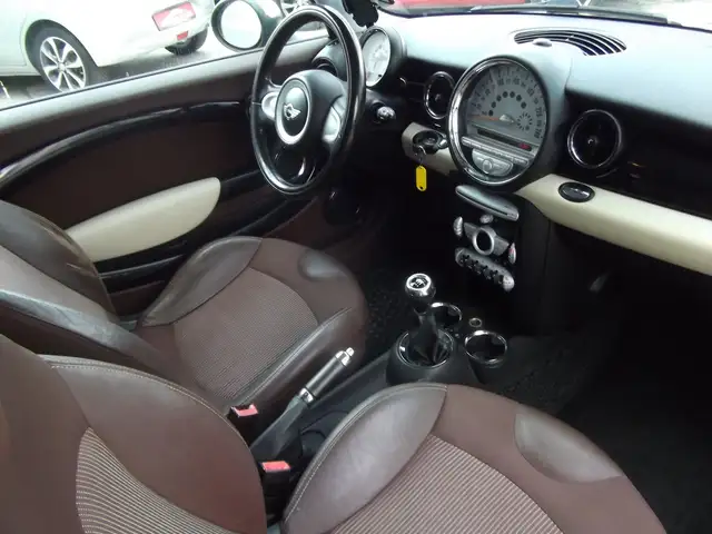 Mini Clubman view 13
