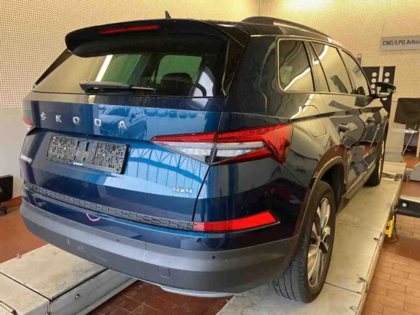 Skoda Kodiaq Tour 4x4 2.0 TDI DSG LED Navi RFK AHK 7-S Bleu - 2