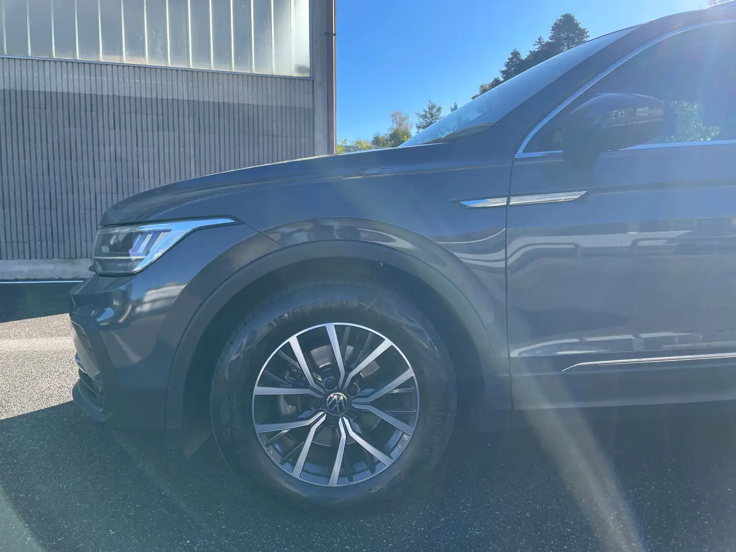 Volkswagen Tiguan 2.0 TDI Business 122CV Gris - 2