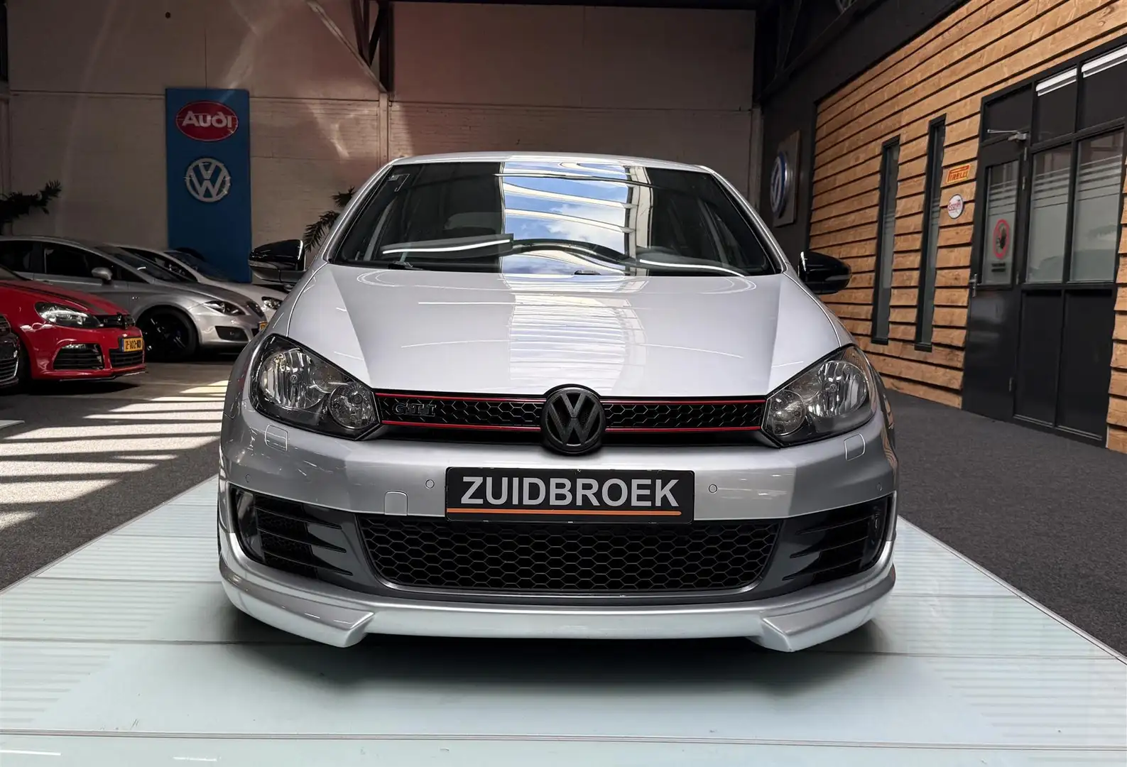 Volkswagen Golf GTI 2.0 80DKM Clima Cruise Stoelverwarming. Grijs - 2