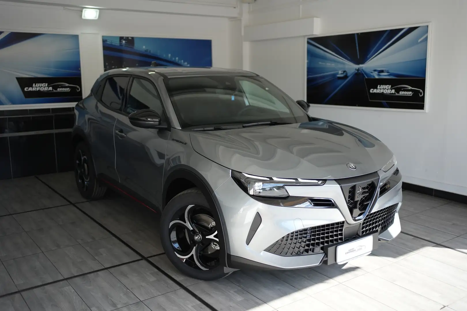 Alfa Romeo Junior 1.2 136CV Hybrid Speciale Gri - 2