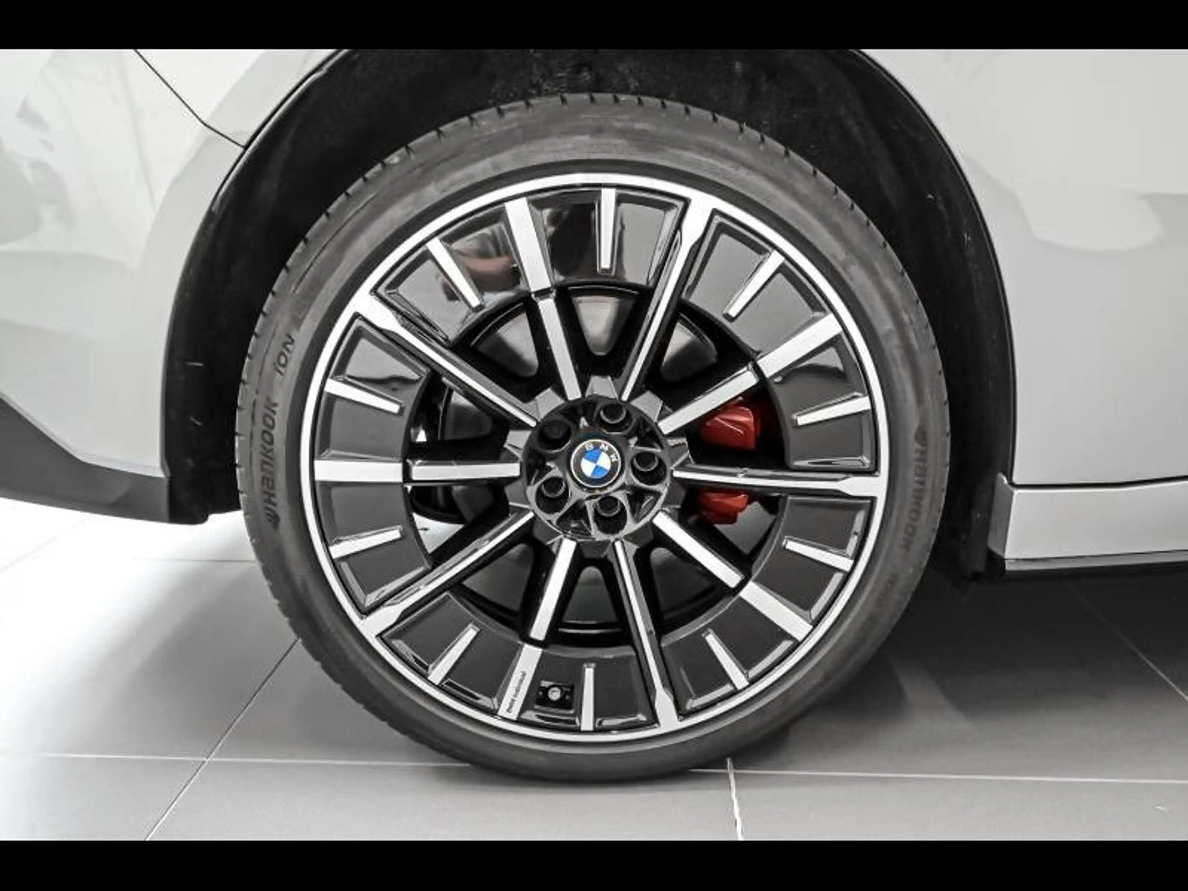 BMW iX3 xDrive50 - M Pack Pro — photo 7