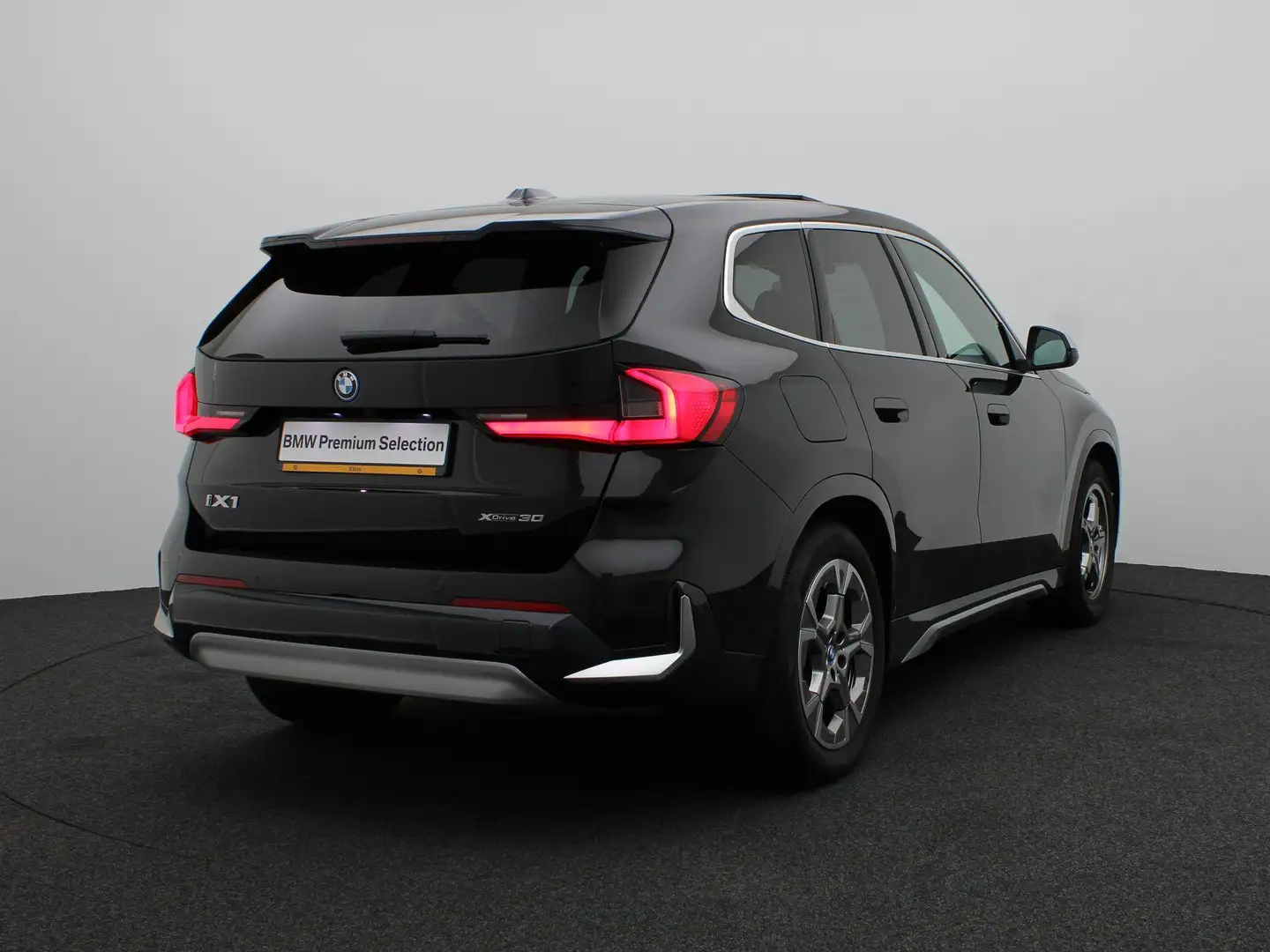 BMW iX1 xDrive30 xLine | Premium Pack | Travel Pack | Stuu Noir - 2