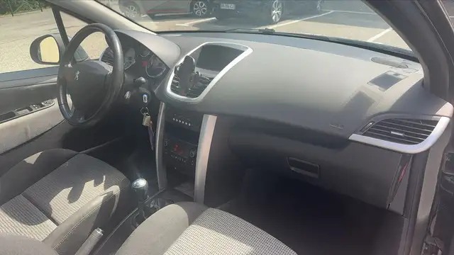 Peugeot 207 view 10