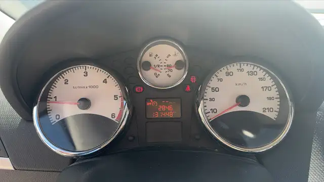 Peugeot 207 view 12