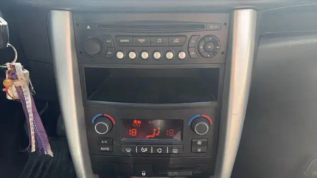 Peugeot 207 view 13
