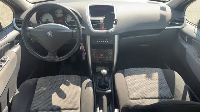 Peugeot 207 view 11