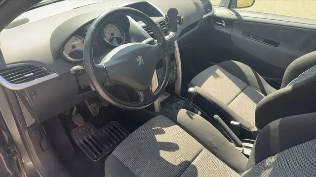 Peugeot 207 view 8