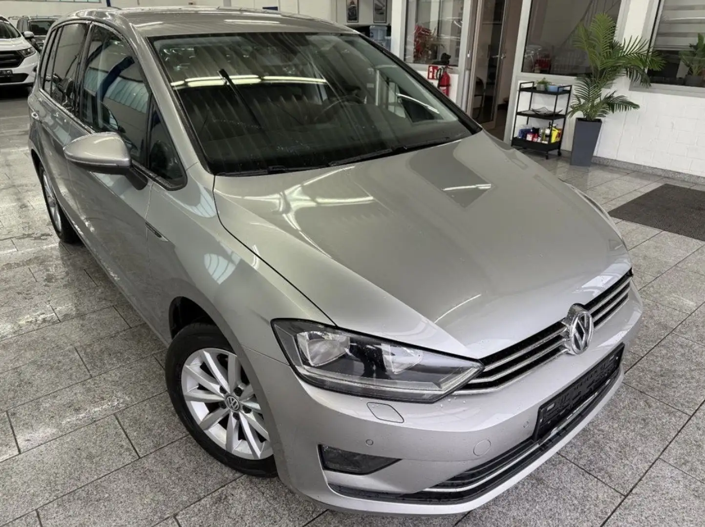 Volkswagen Golf Sportsvan 2.0 TDI BlueMotion Technology DSG Lounge - 2