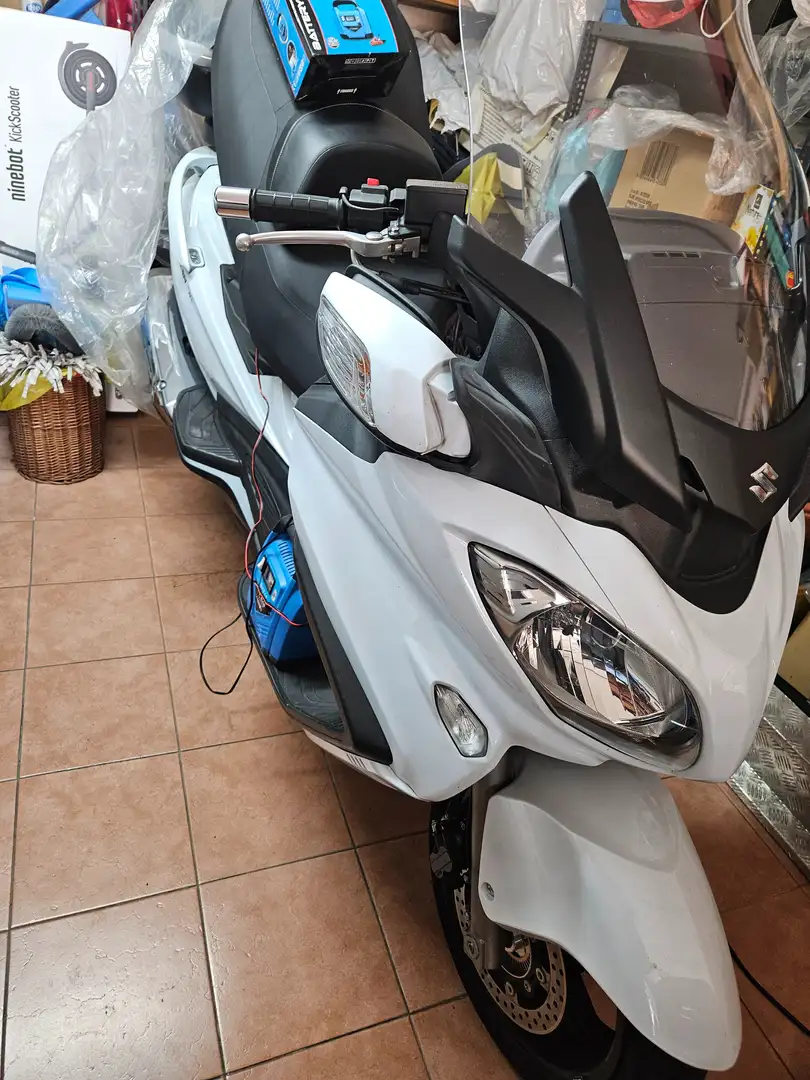 Suzuki Burgman 650 Blanc - 2