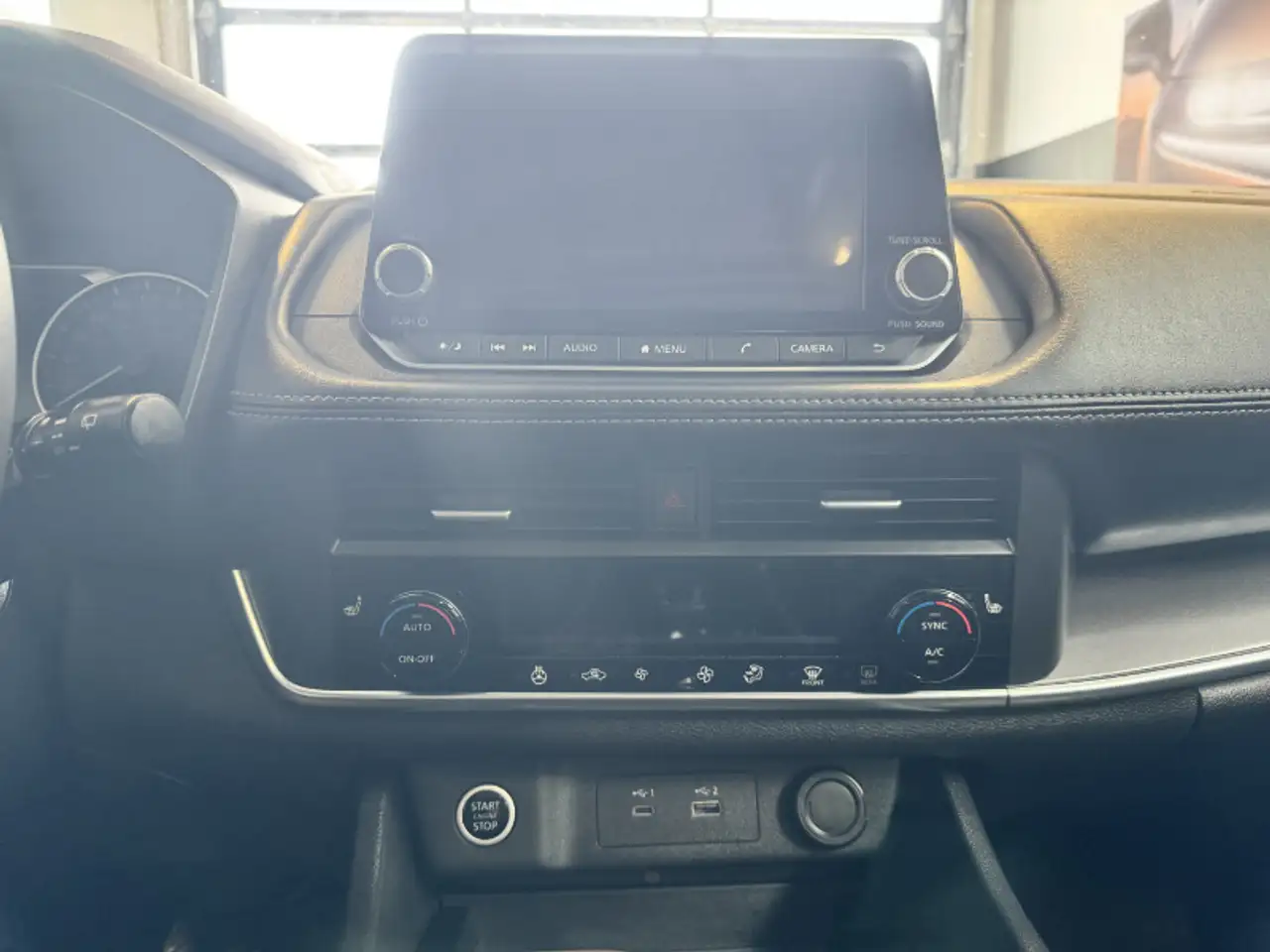 Nissan Rogue снимка Nissan Rogue