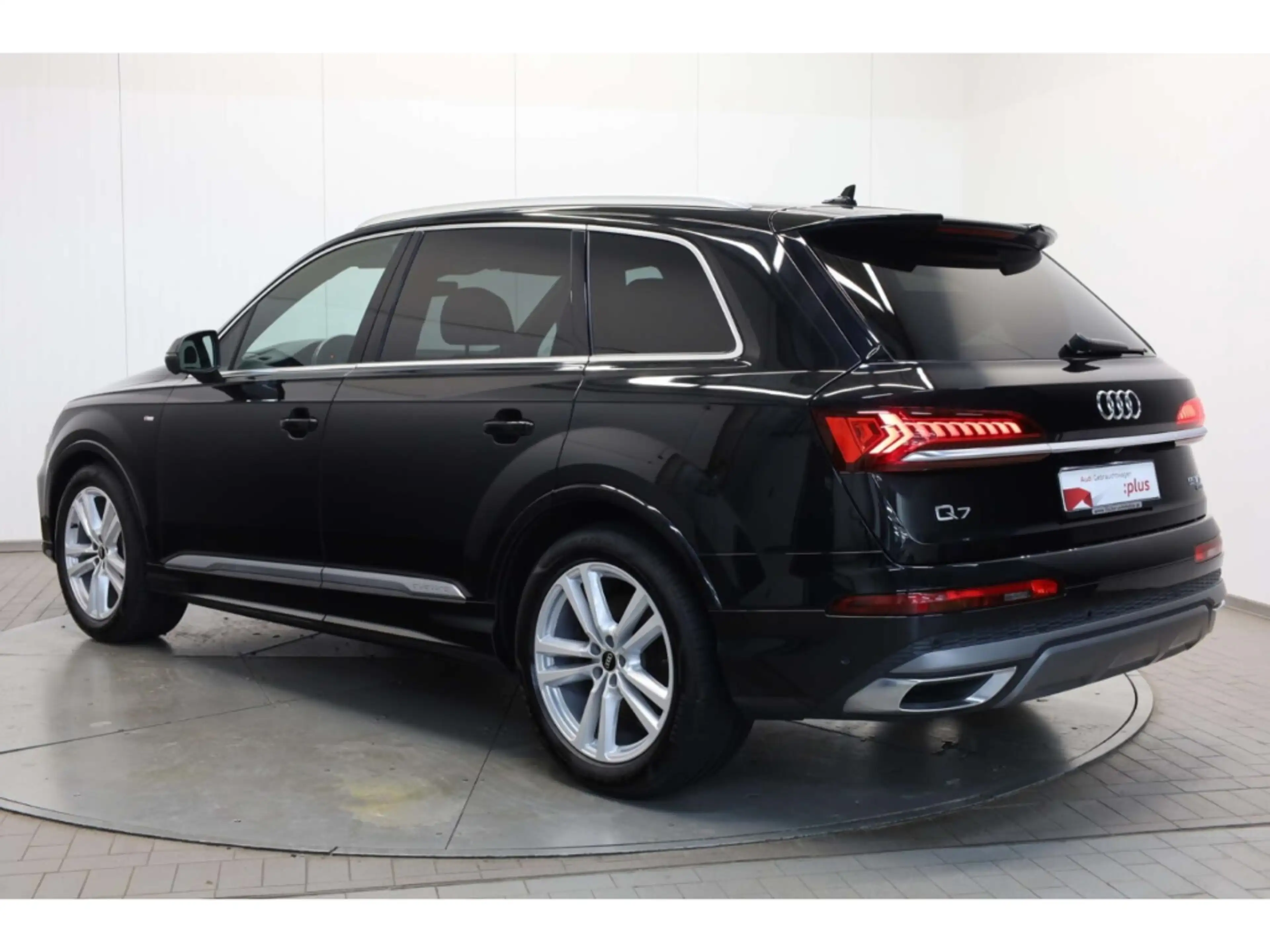 Audi Q7 55 TFSI quattro S line — photo 4