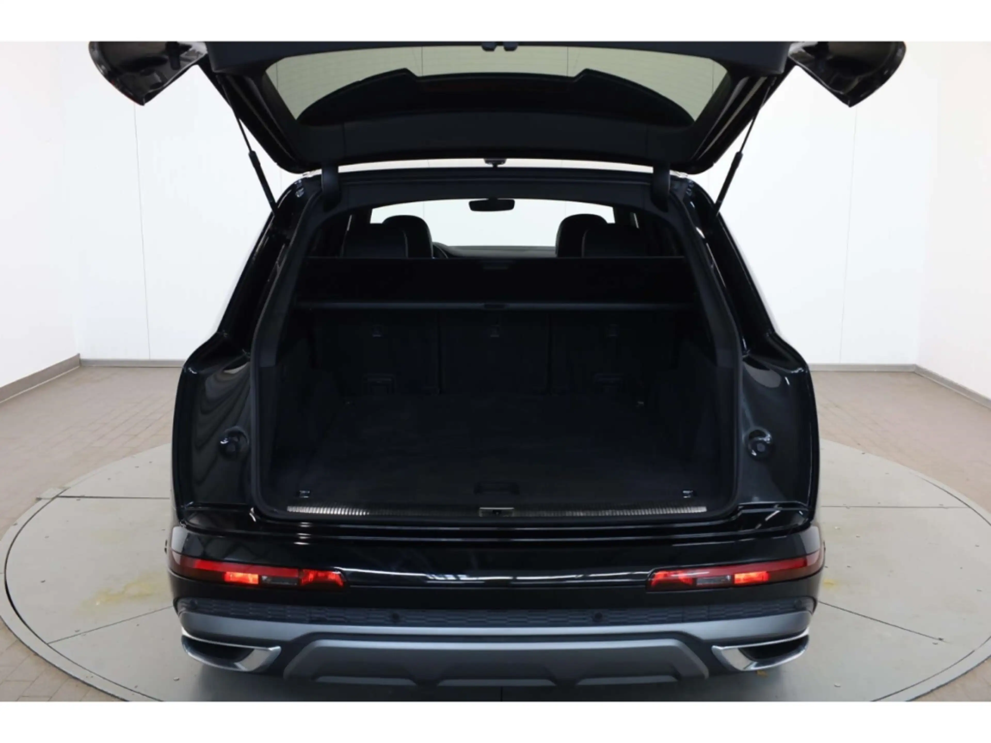 Audi Q7 55 TFSI quattro S line — photo 12