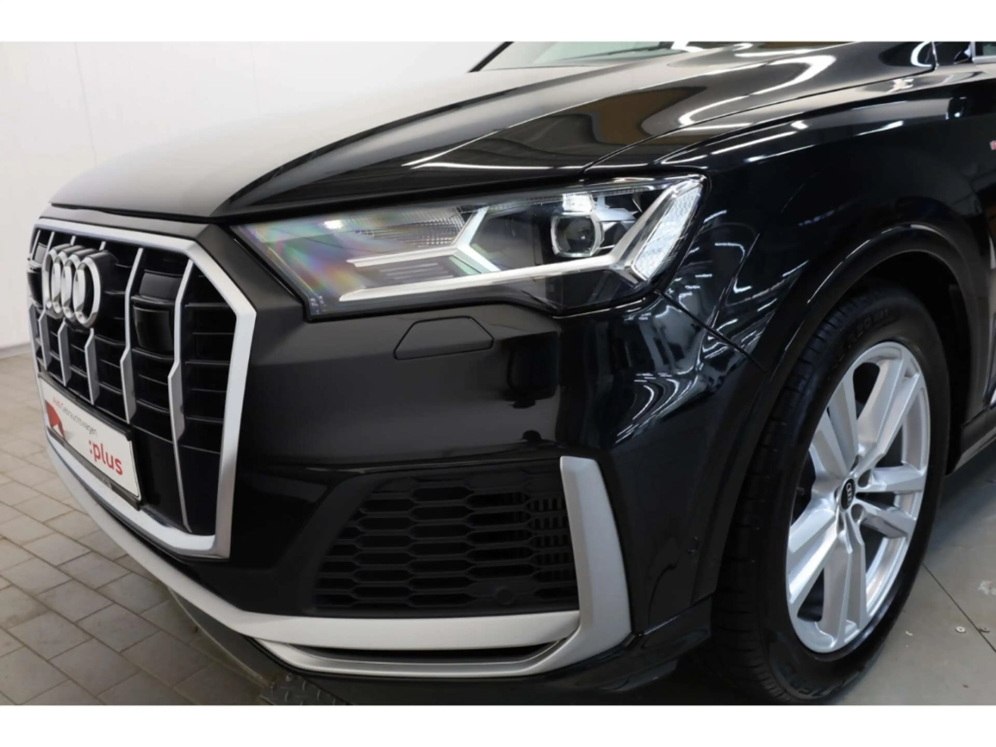 Audi Q7 55 TFSI quattro S line — photo 7