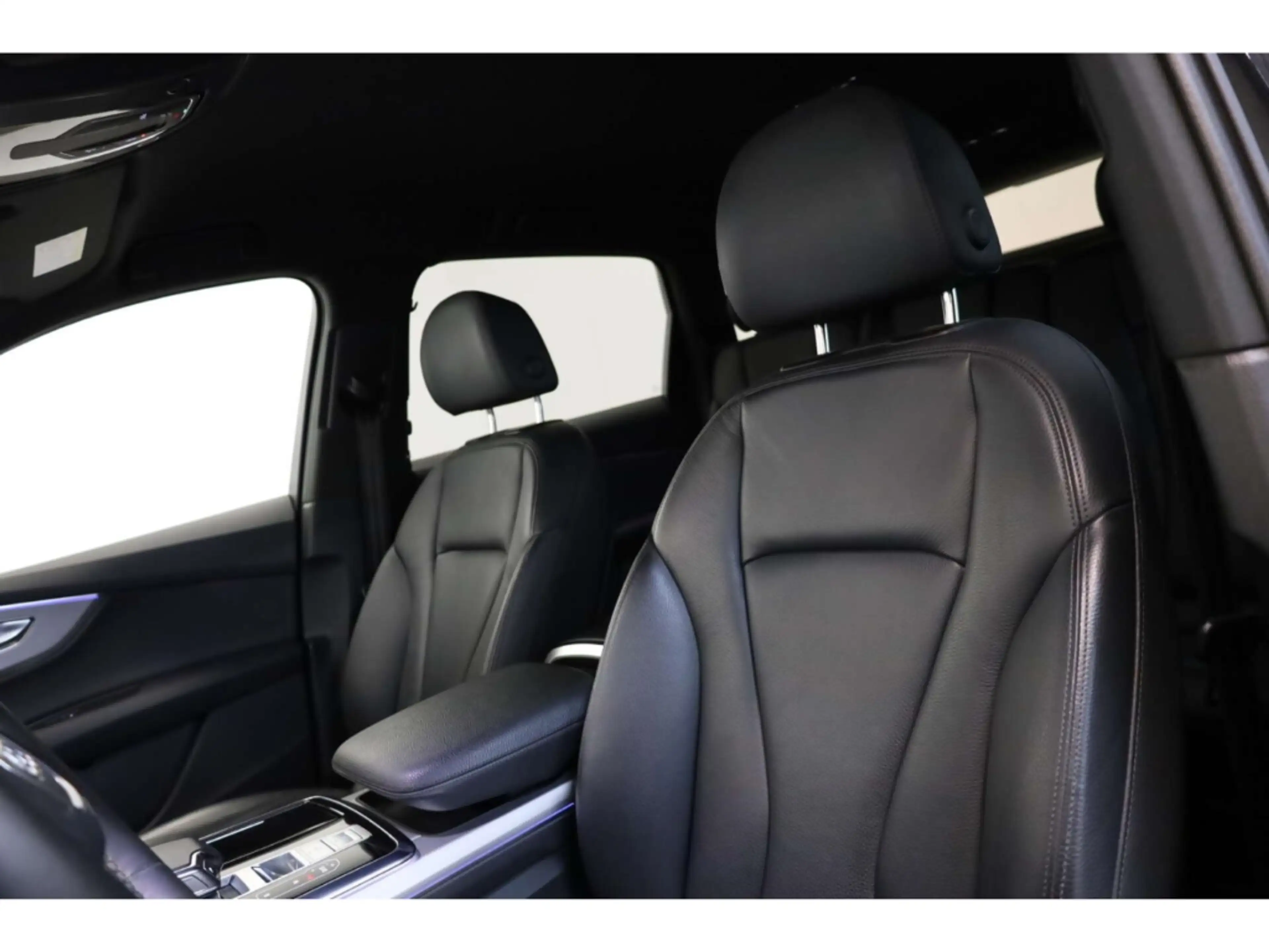 Audi Q7 55 TFSI quattro S line — photo 10